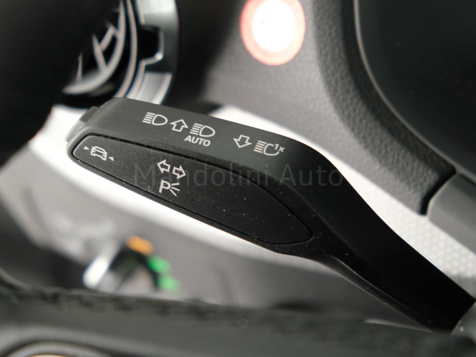 27 - Audi Q2 35 1.5 tfsi business advanced s tronic