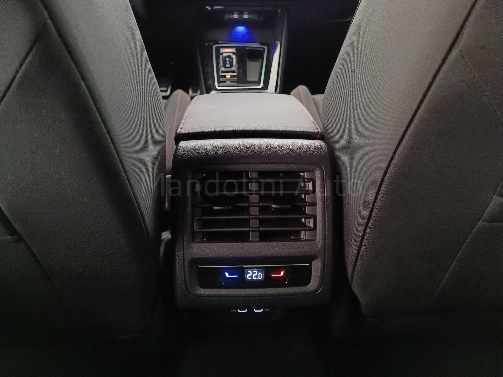 38 - Volkswagen Golf 2.0 tsi 245cv gti dsg