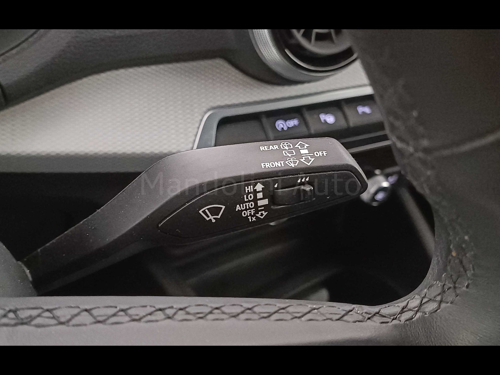 26 - Audi Q2 35 1.5 tfsi s line edition s tronic