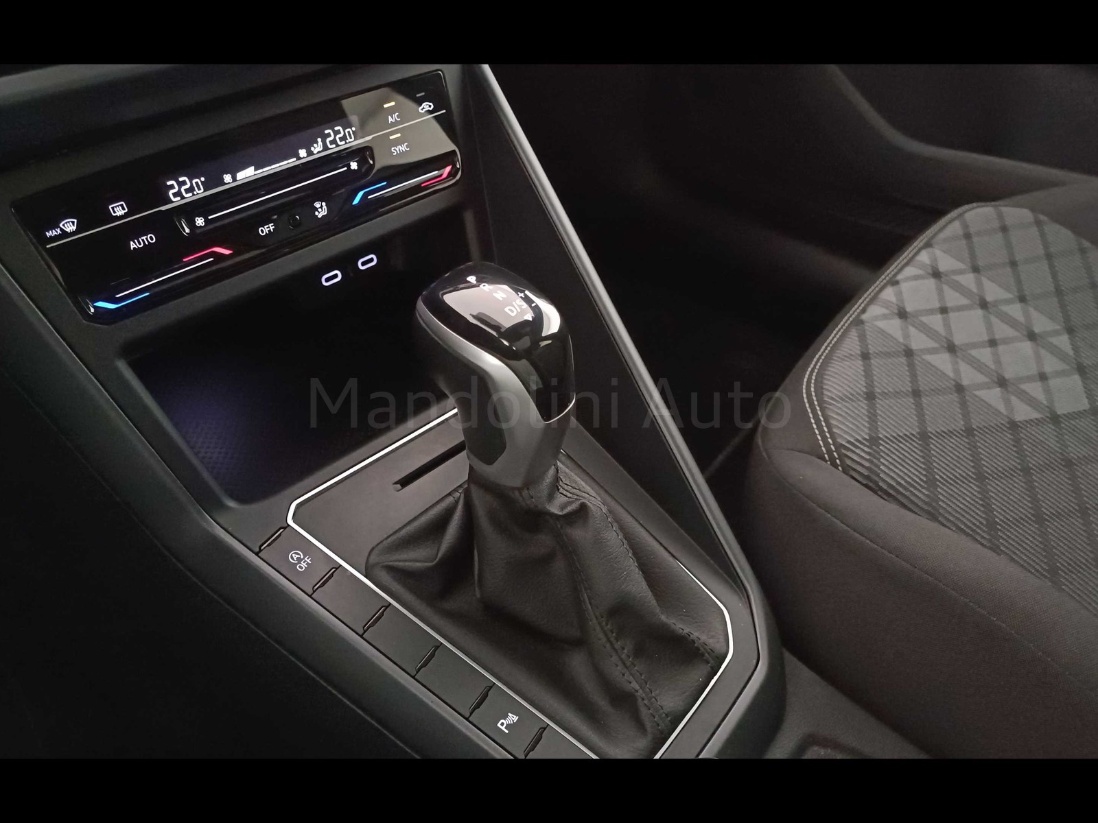 12 - Volkswagen Taigo 1.5 tsi 150cv r-line dsg