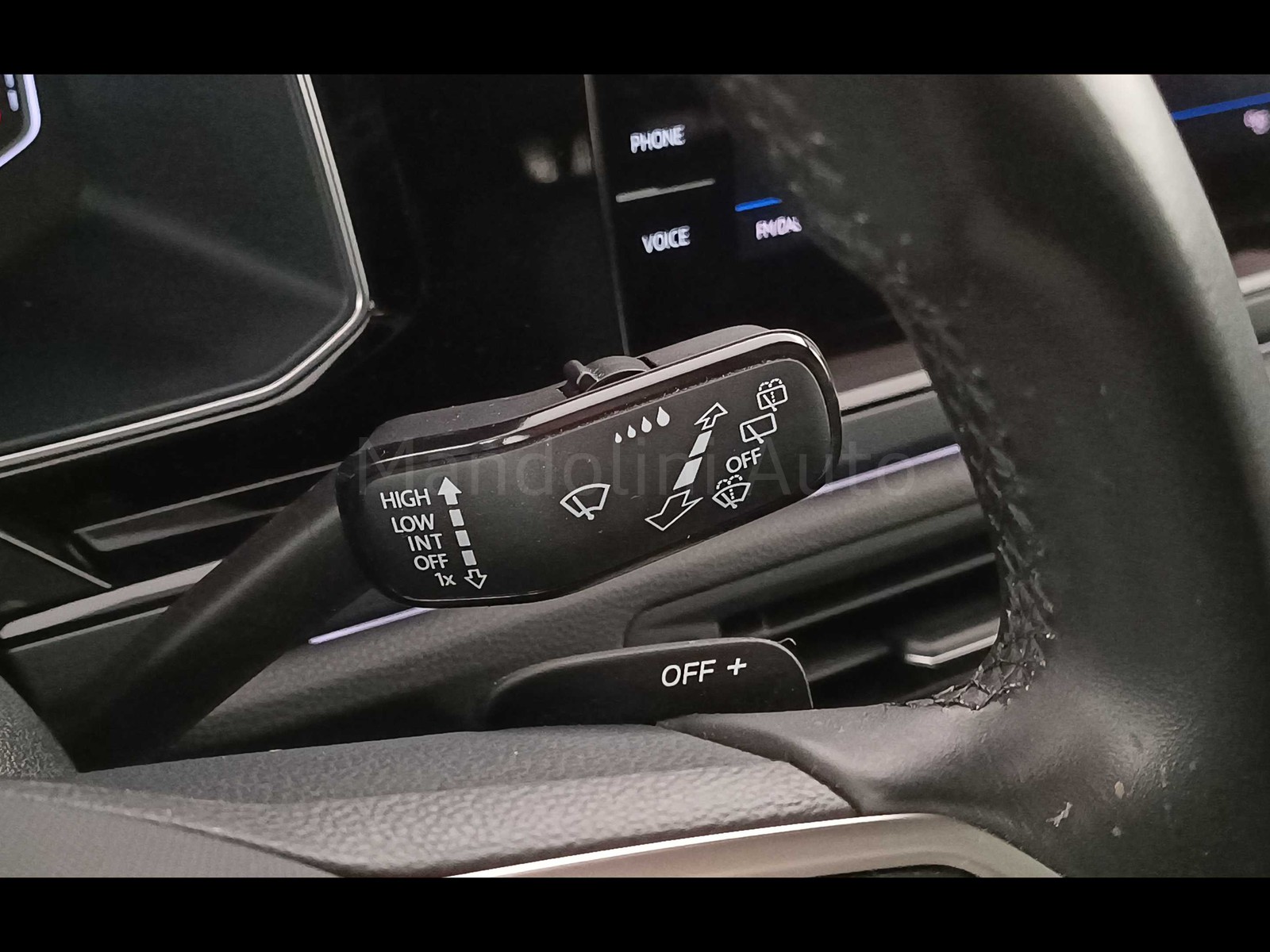 26 - Volkswagen Taigo 1.5 tsi 150cv r-line dsg