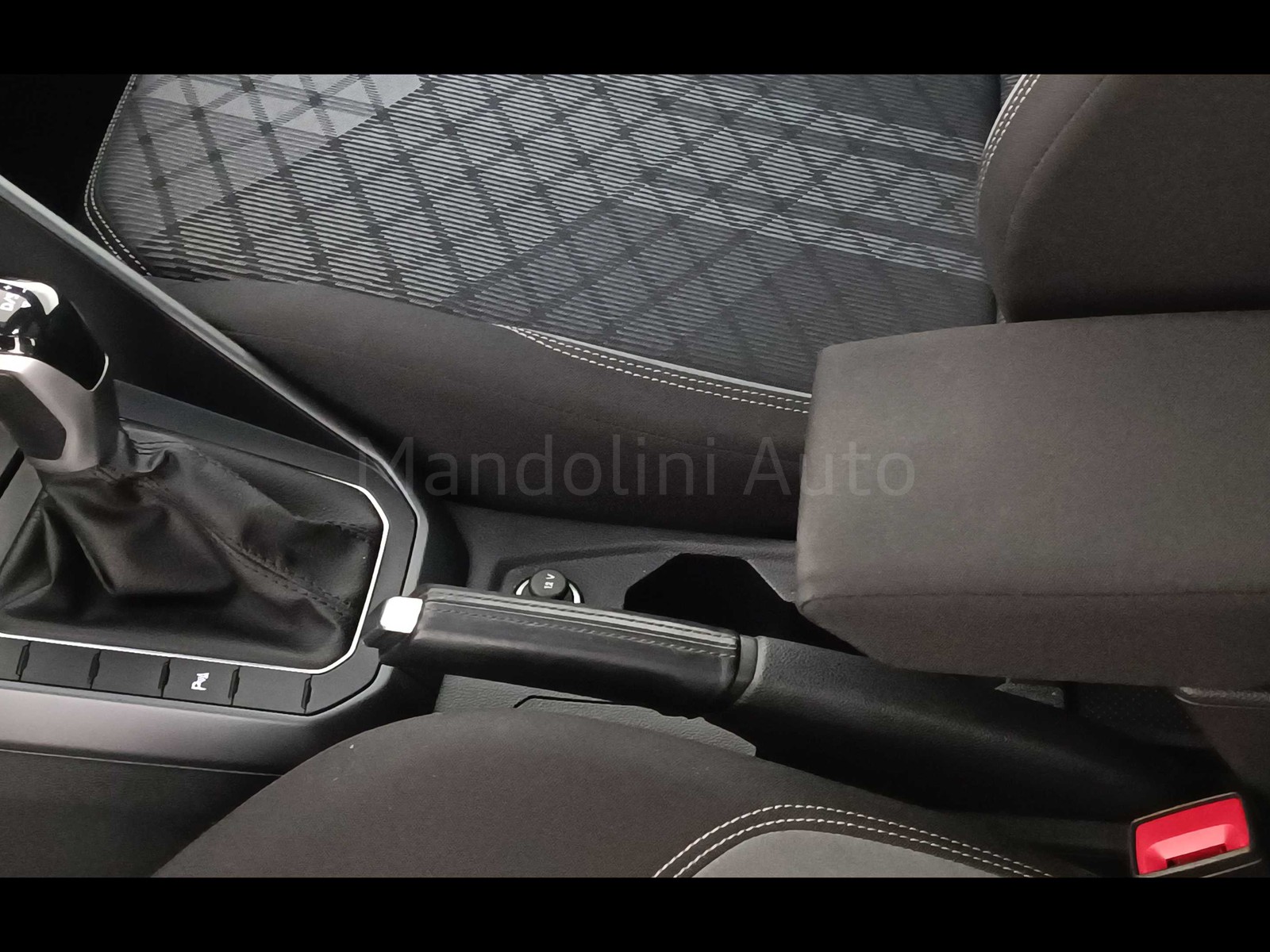 28 - Volkswagen Taigo 1.5 tsi 150cv r-line dsg