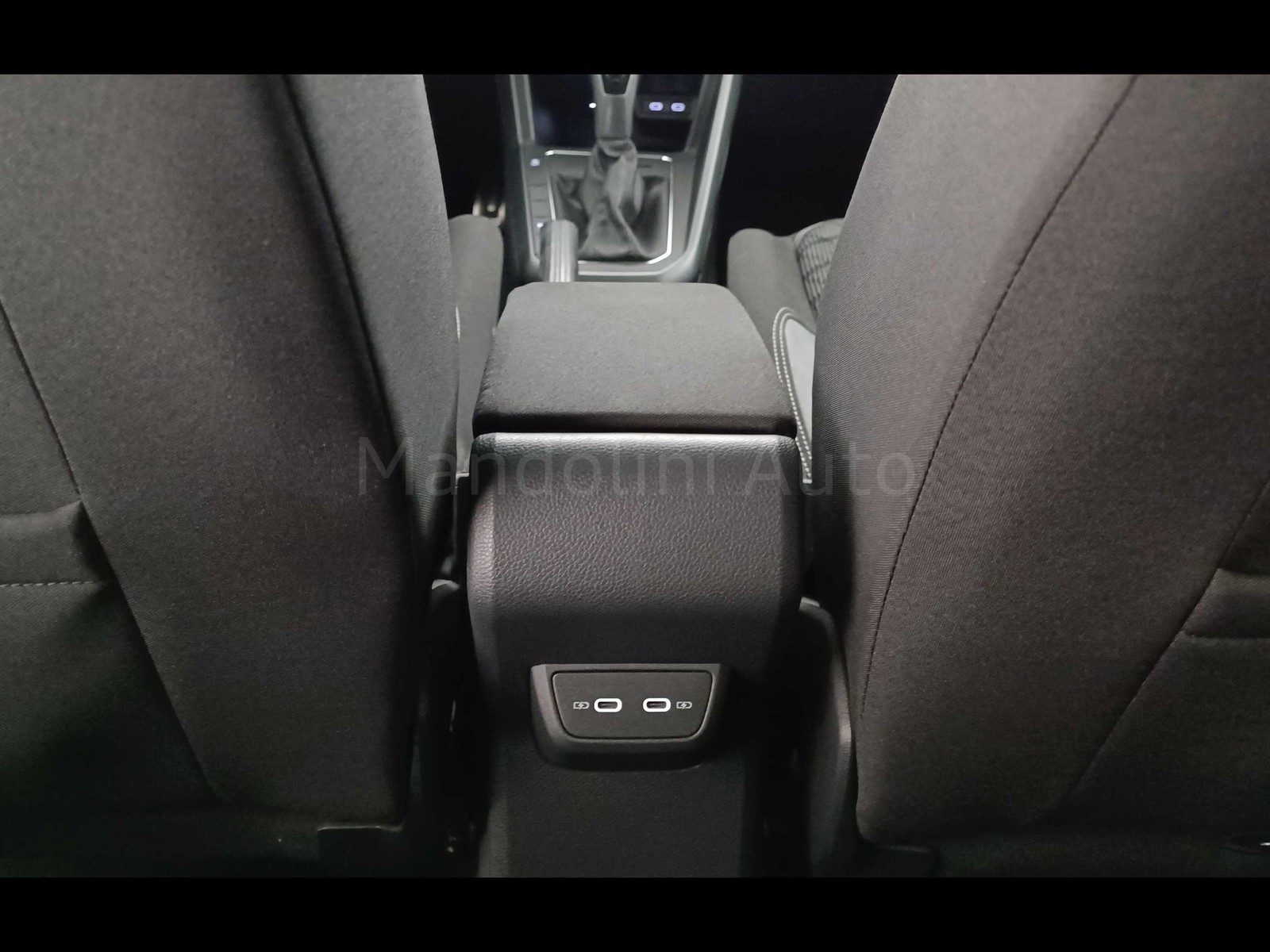 34 - Volkswagen Taigo 1.5 tsi 150cv r-line dsg