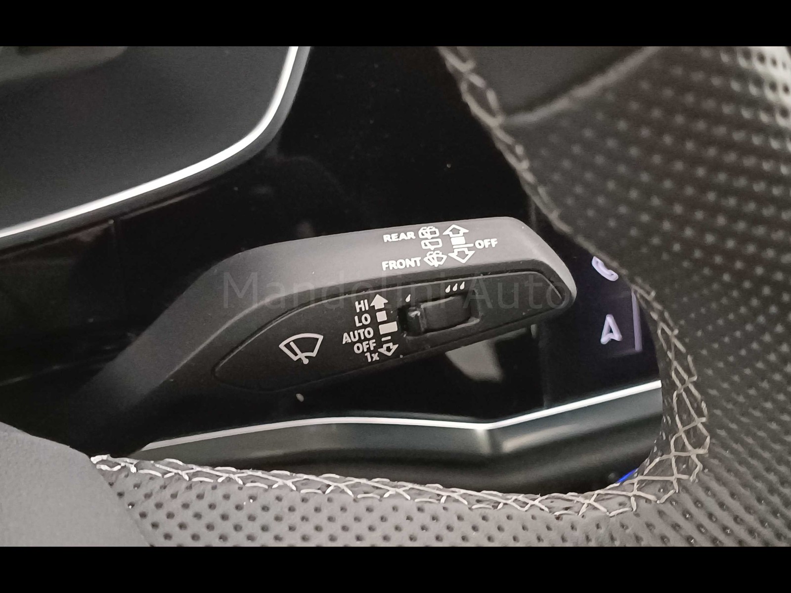 27 - Audi Q3 35 2.0 tdi s line edition s tronic