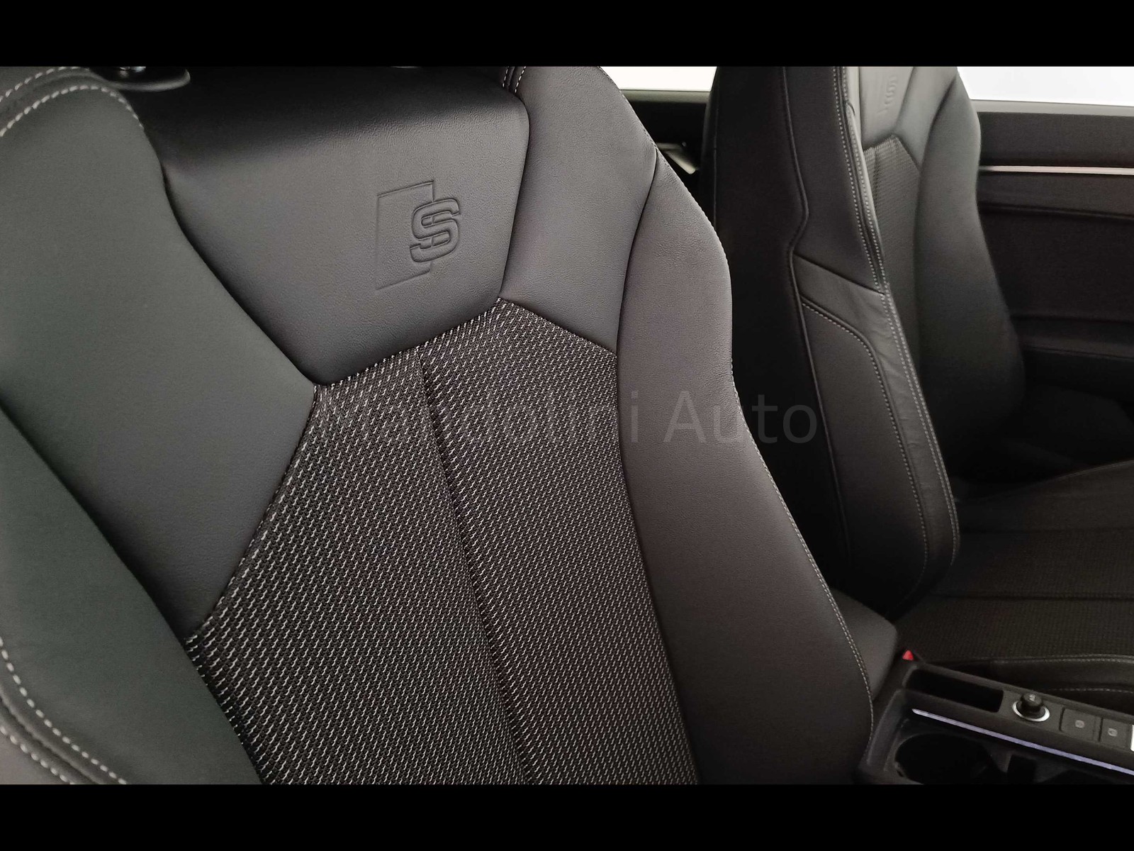 32 - Audi Q3 35 2.0 tdi s line edition s tronic