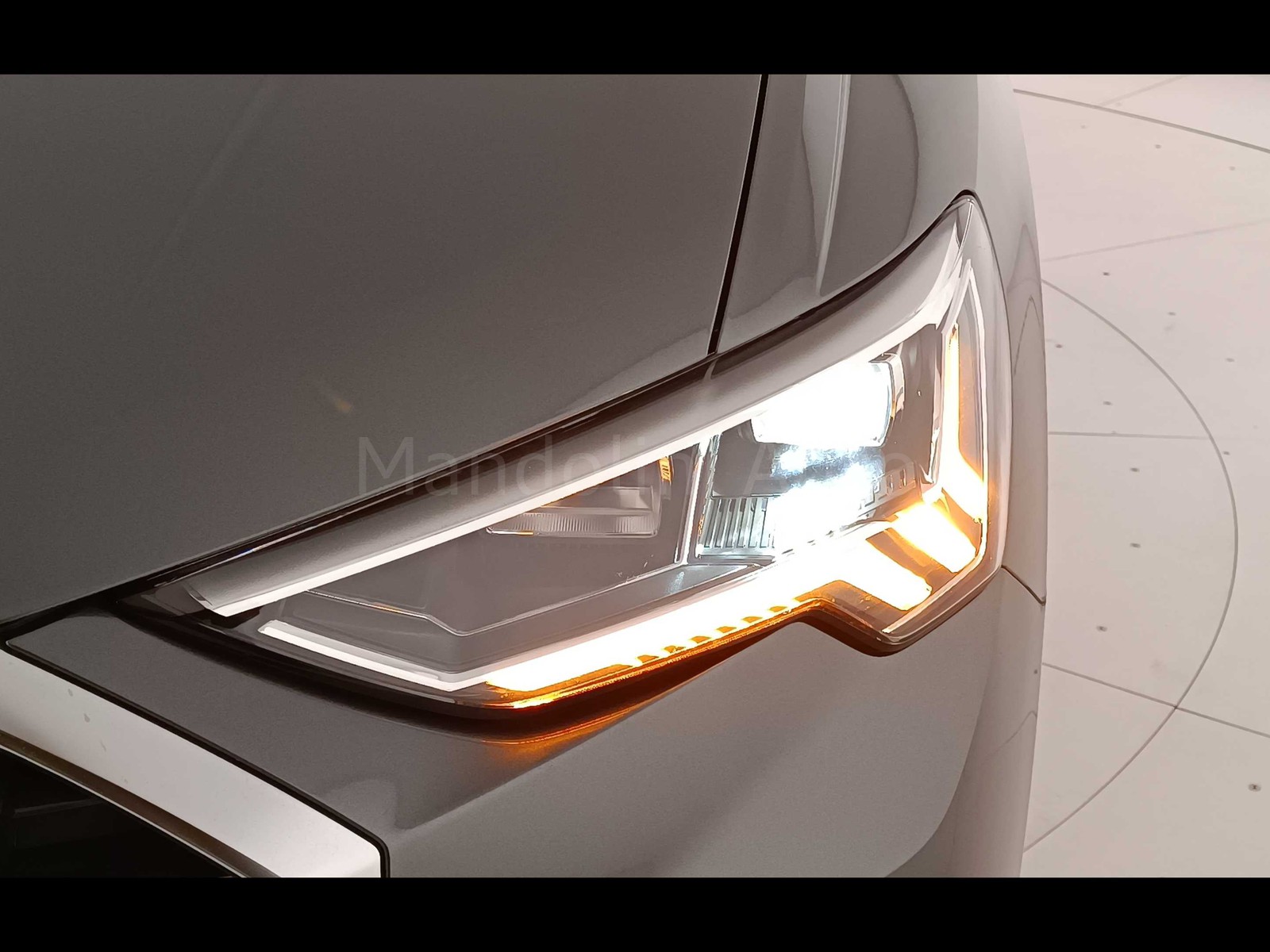 6 - Audi Q3 35 2.0 tdi s line edition s tronic