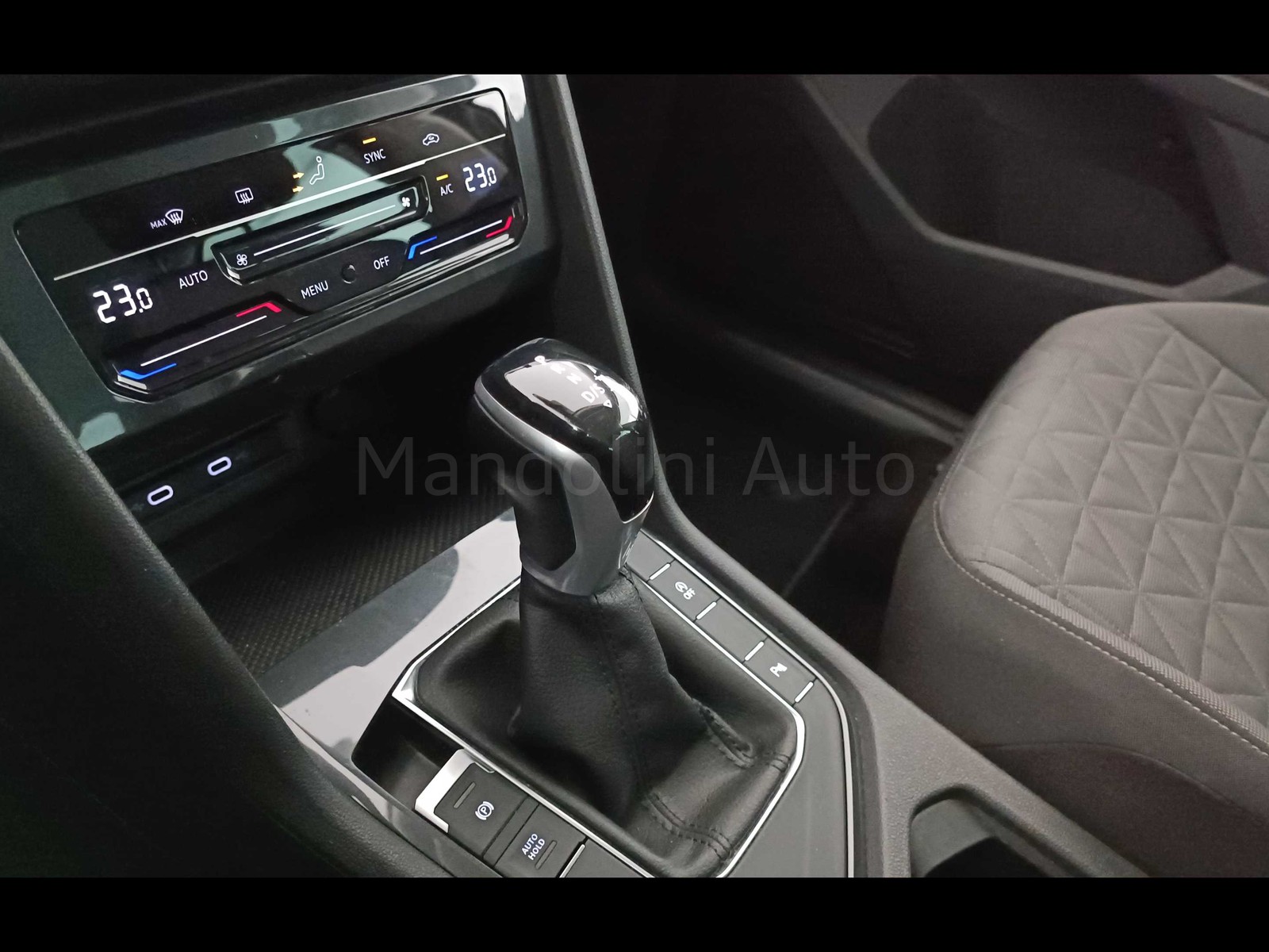 12 - Volkswagen Tiguan 2.0 tdi scr 150cv life dsg