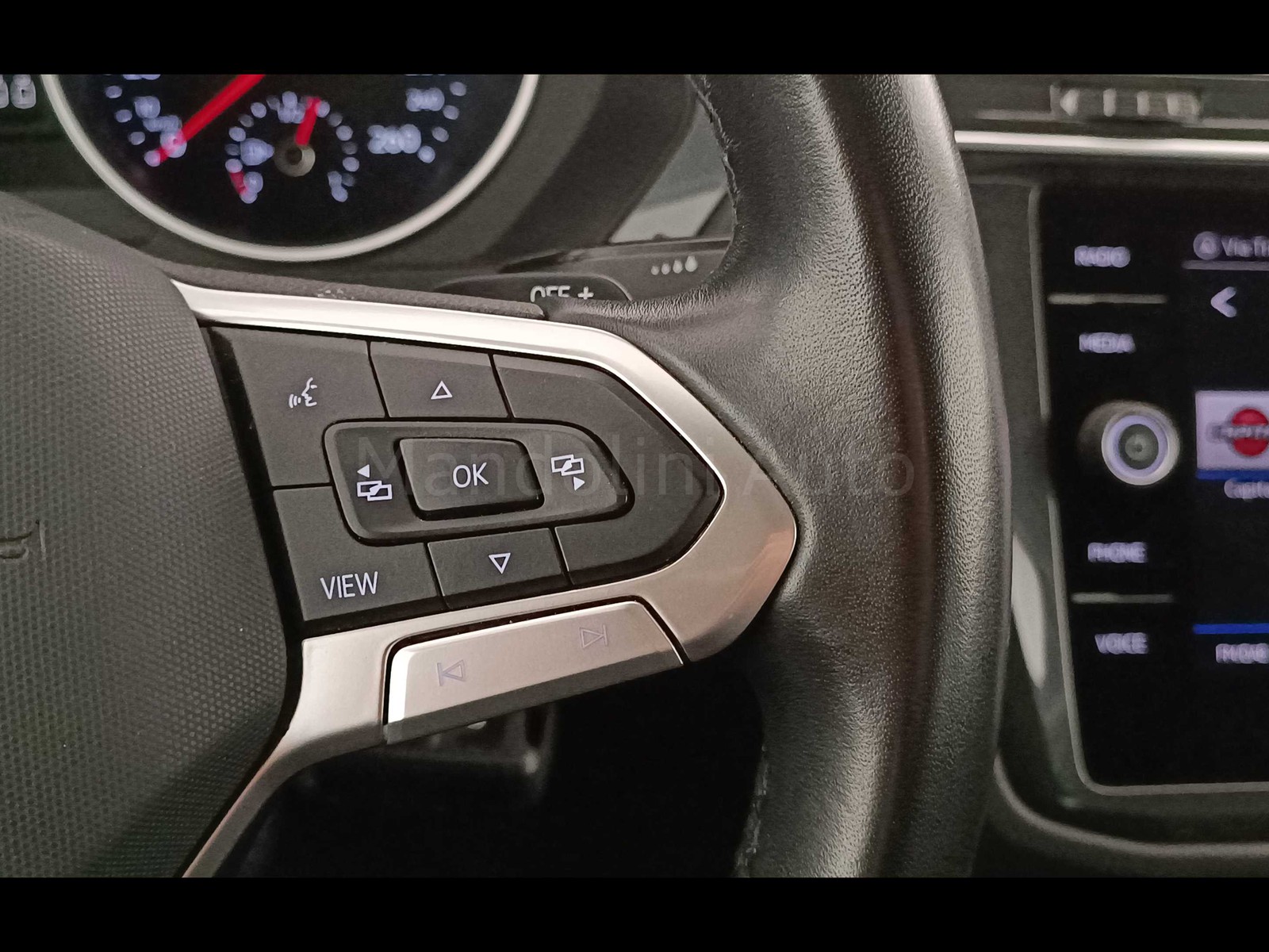 24 - Volkswagen Tiguan 2.0 tdi scr 150cv life dsg