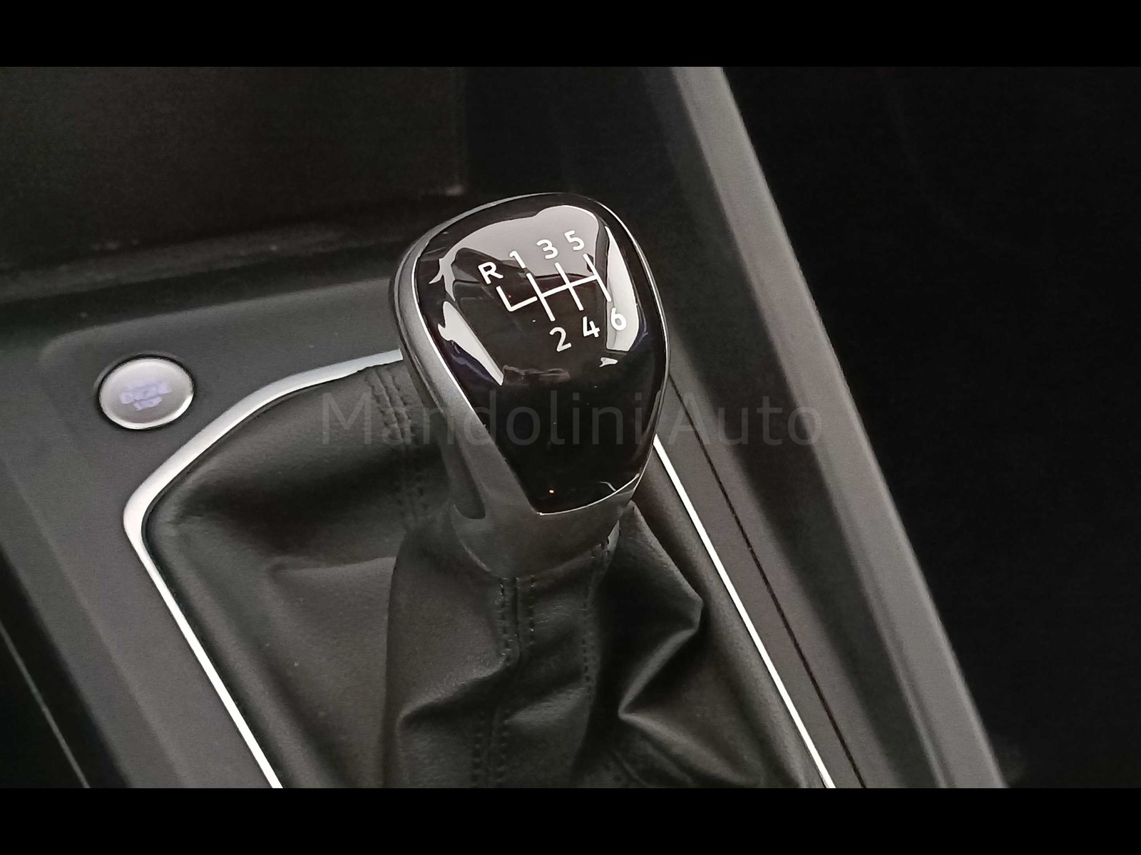 12 - Volkswagen Golf 2.0 tdi scr 115cv life