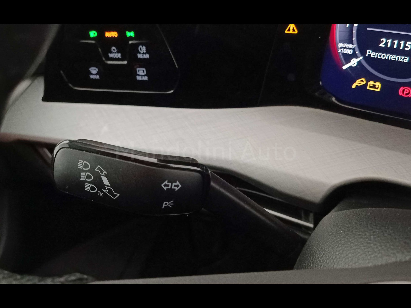 29 - Volkswagen Golf 2.0 tdi scr 115cv life