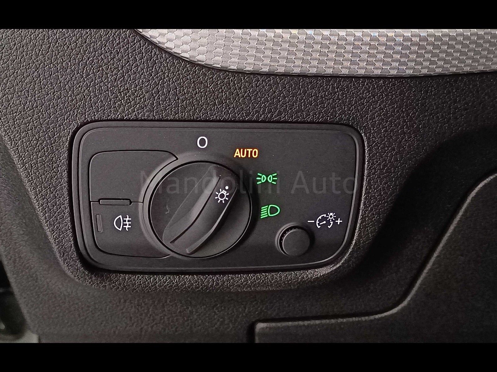 12 - Audi Q2 35 1.5 tfsi business advanced s tronic