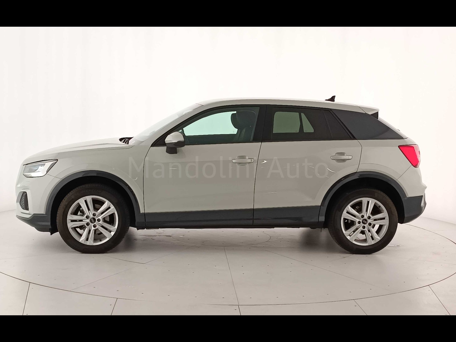 16 - Audi Q2 35 1.5 tfsi business advanced s tronic