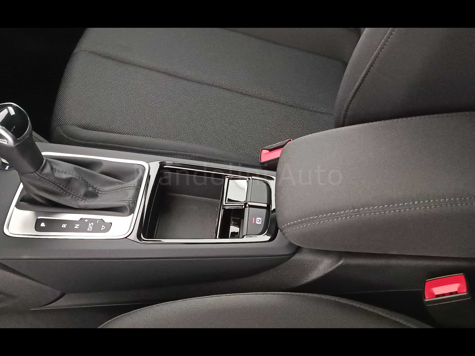 27 - Audi Q2 35 1.5 tfsi business advanced s tronic