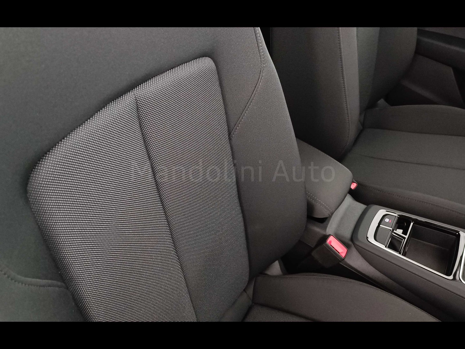 33 - Audi Q2 35 1.5 tfsi business advanced s tronic