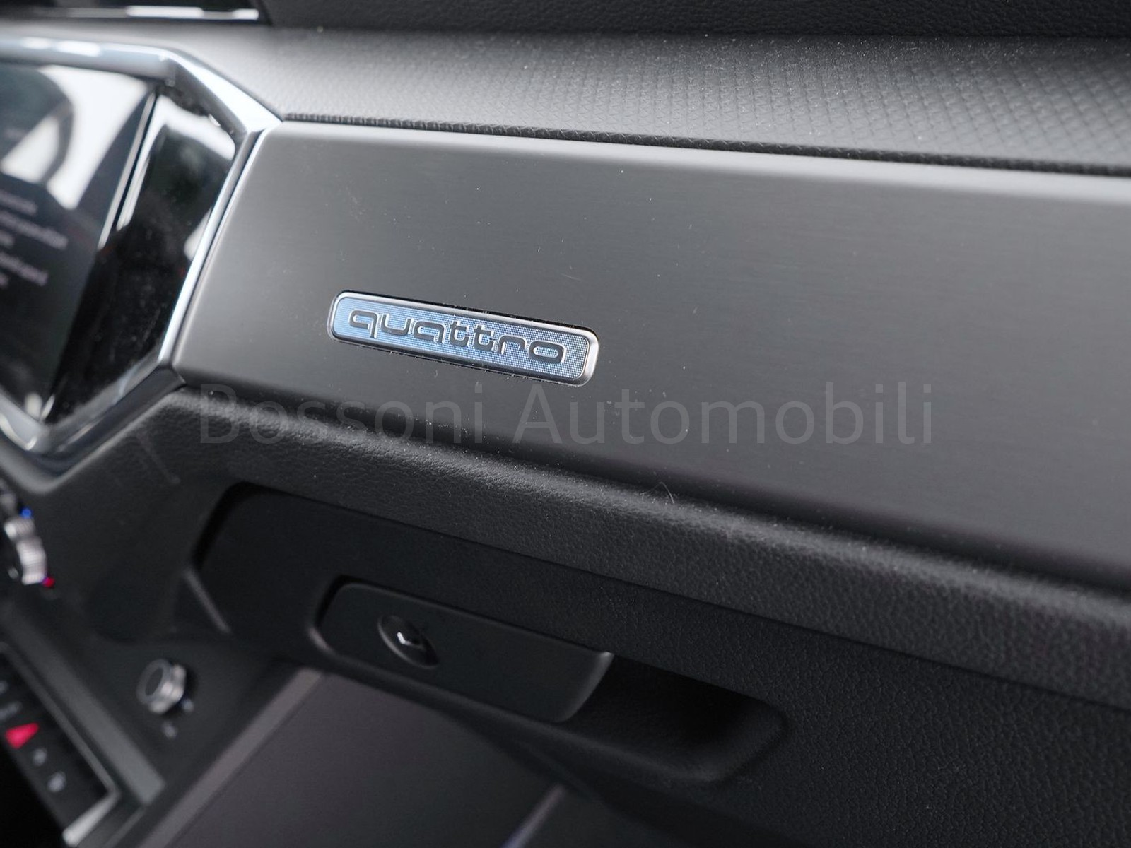 18 - Audi Q3 sportback 40 2.0 tdi 193cv s line edition quattro s tronic