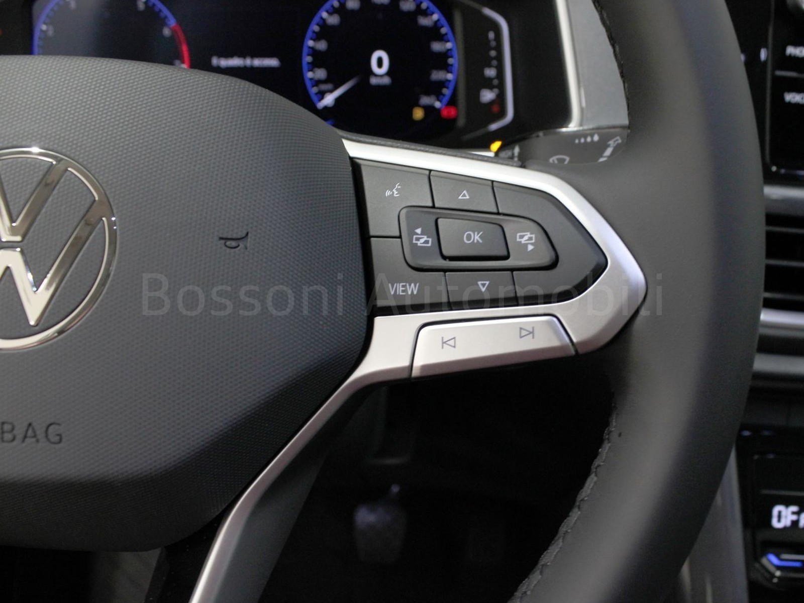 23 - Volkswagen T-Roc 1.0 tsi 115cv style