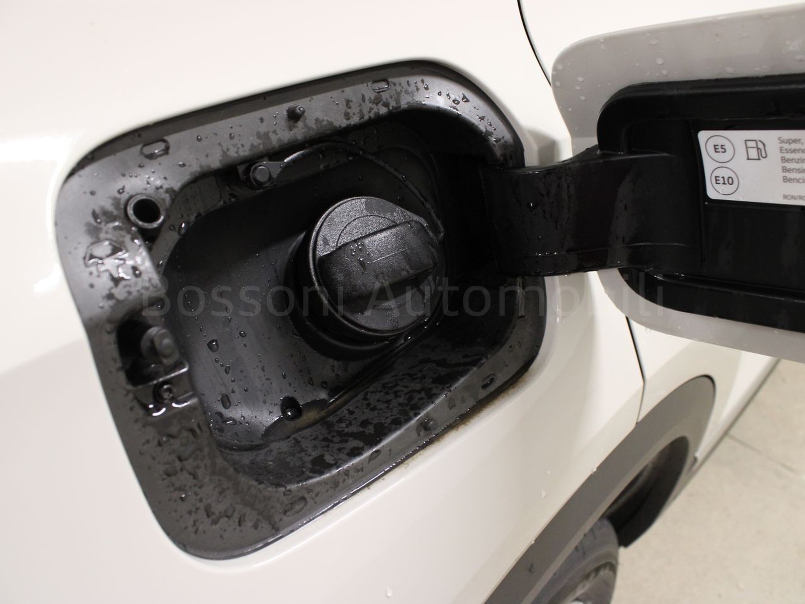 27 - Volkswagen T-Roc 1.0 tsi 115cv style