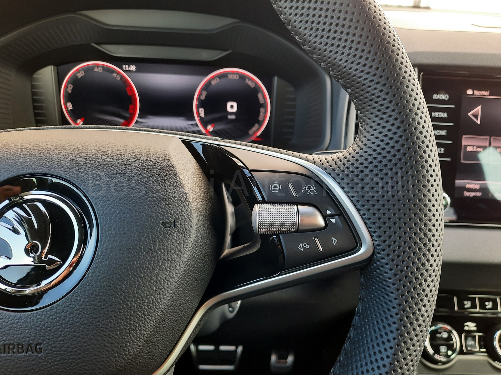 14 - Skoda Karoq 2.0 tdi evo scr 150cv sportline dsg