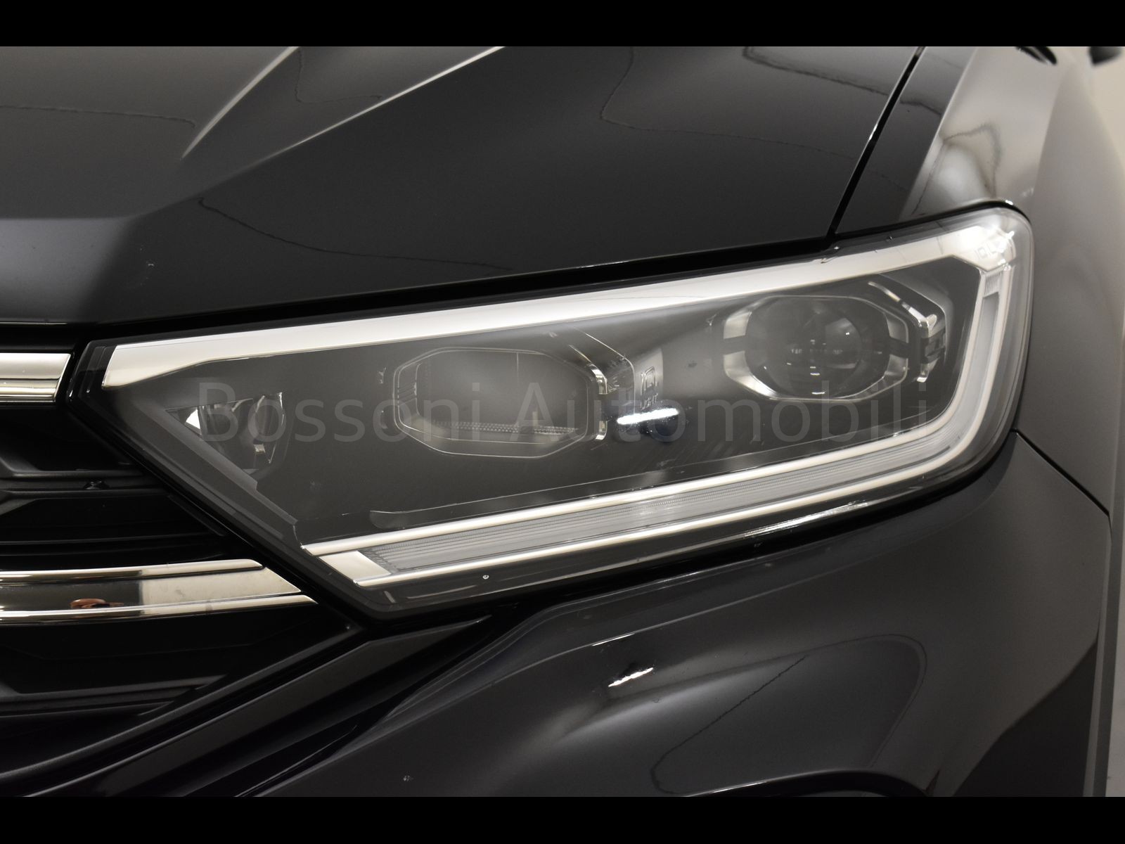 14 - Volkswagen T-Roc 2.0 tdi scr 115cv r line