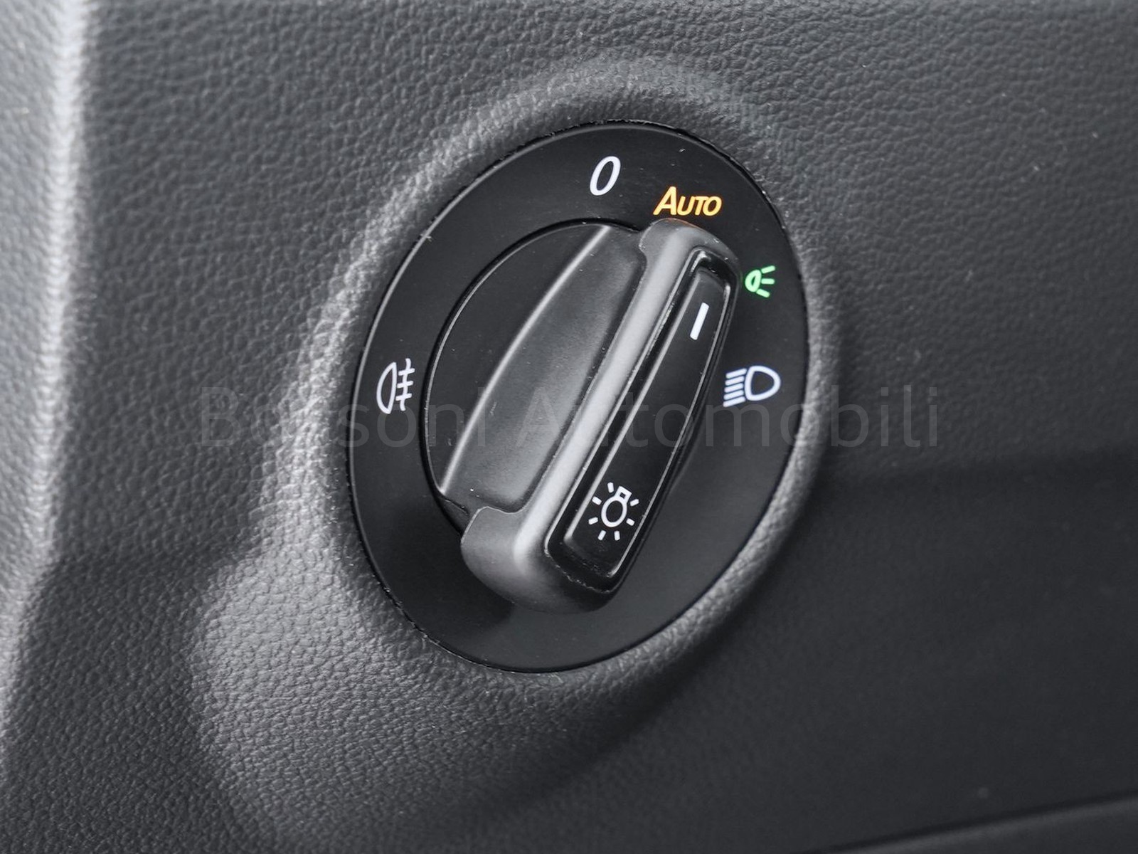 16 - Volkswagen T-Roc 2.0 tdi scr 115cv life