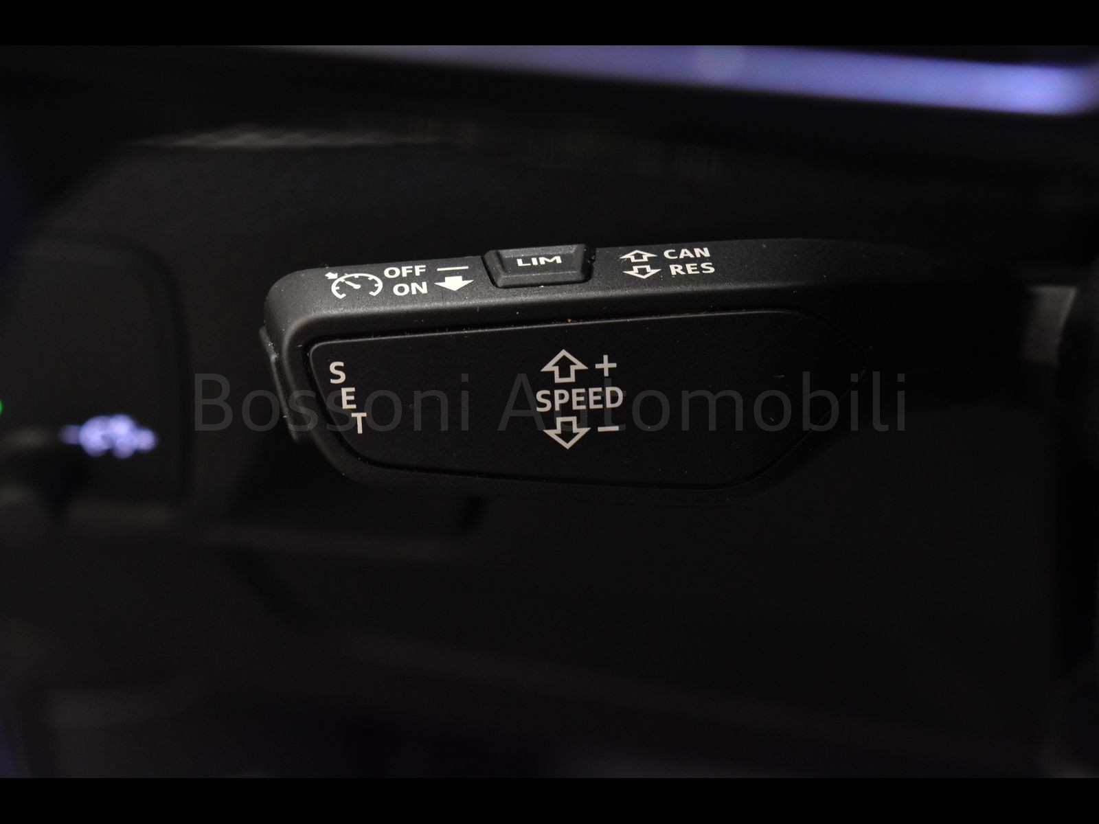 18 - Audi Q2 35 2.0 tdi s line edition s tronic