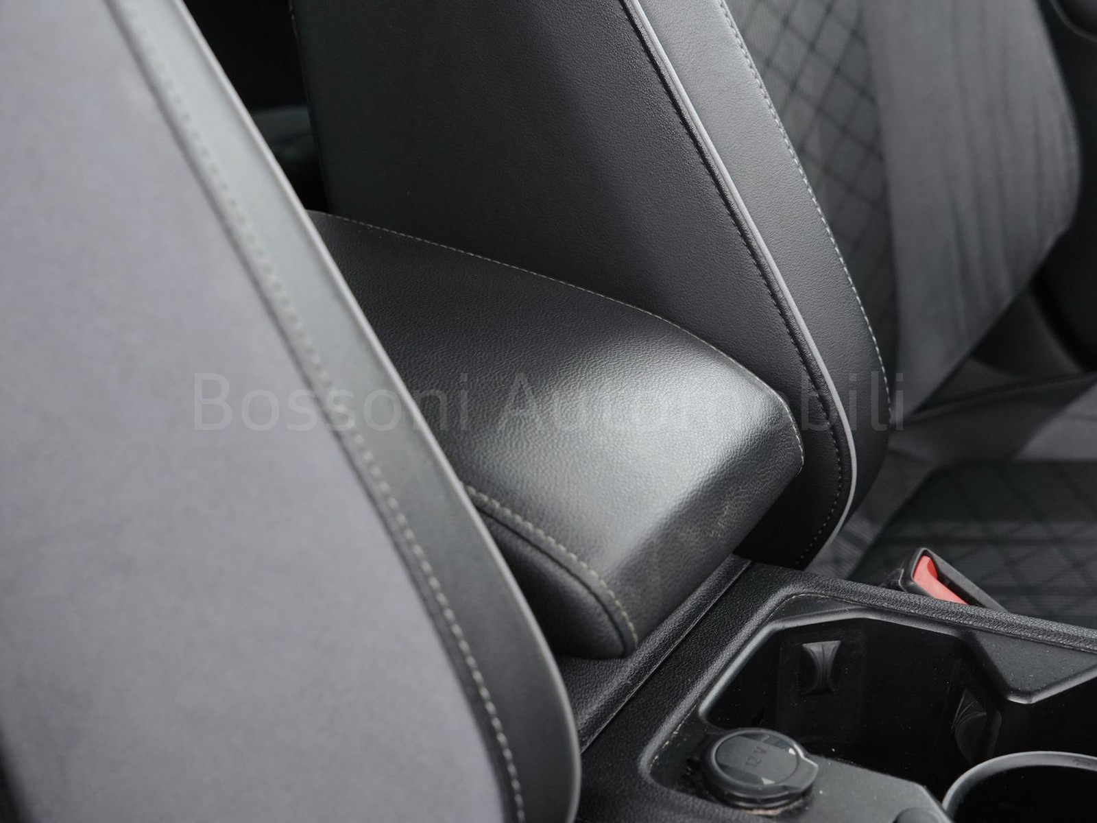 18 - Volkswagen Golf 1.5 tsi evo act 150cv r-line