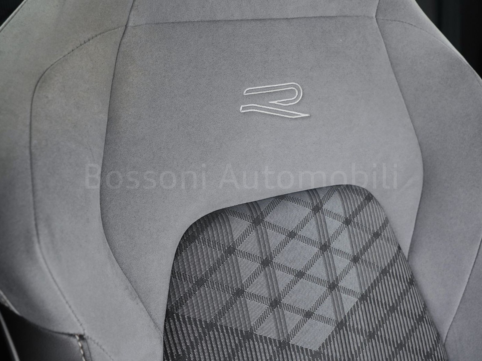 20 - Volkswagen Golf 1.5 tsi evo act 150cv r-line