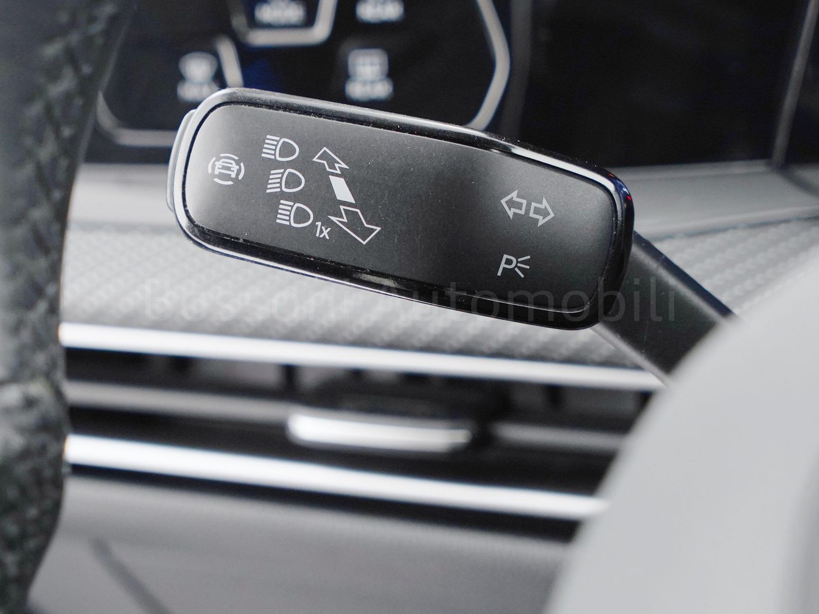 27 - Volkswagen Golf 1.5 tsi evo act 150cv r-line