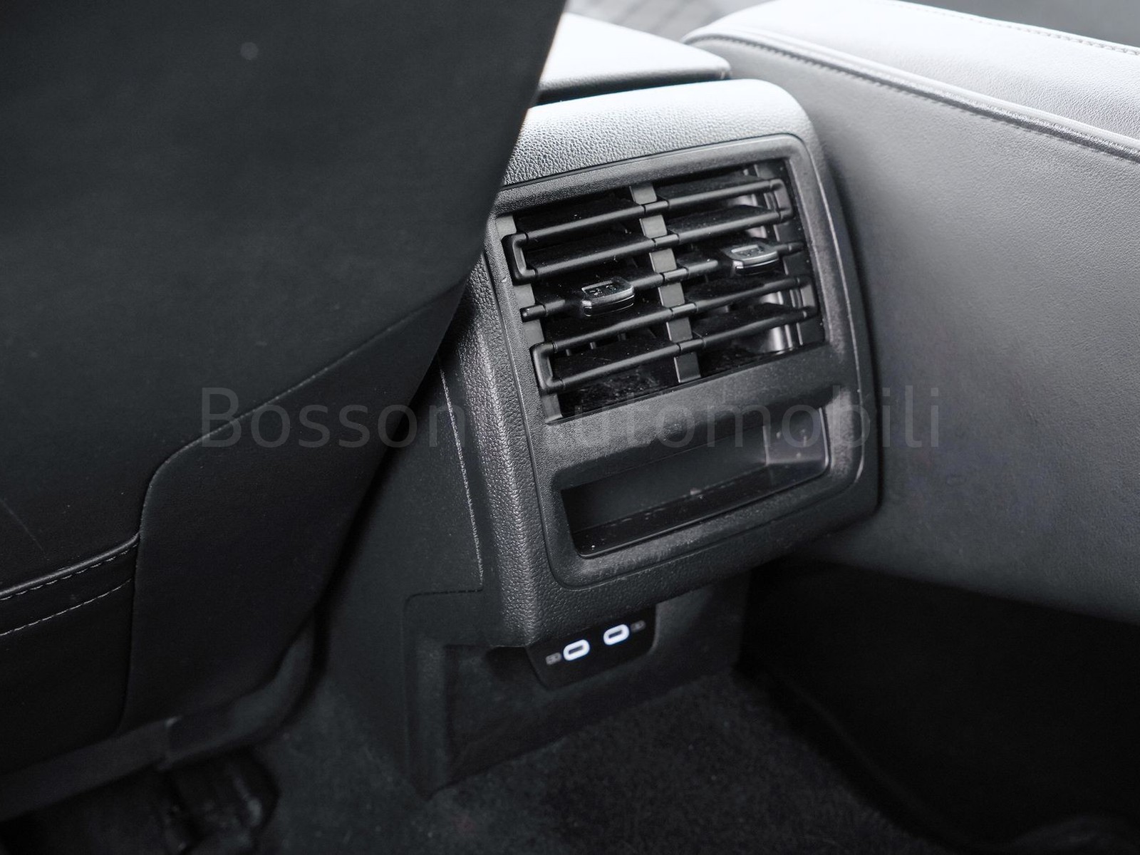 28 - Volkswagen Golf 1.5 tsi evo act 150cv r-line