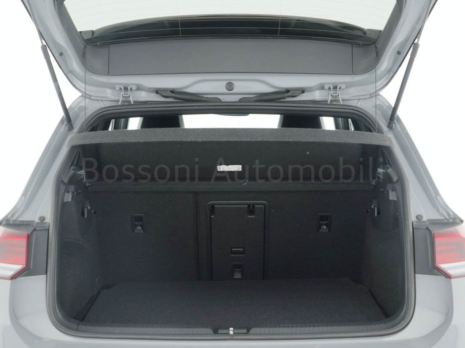 10 - Volkswagen Golf 1.5 tsi evo act 150cv r-line