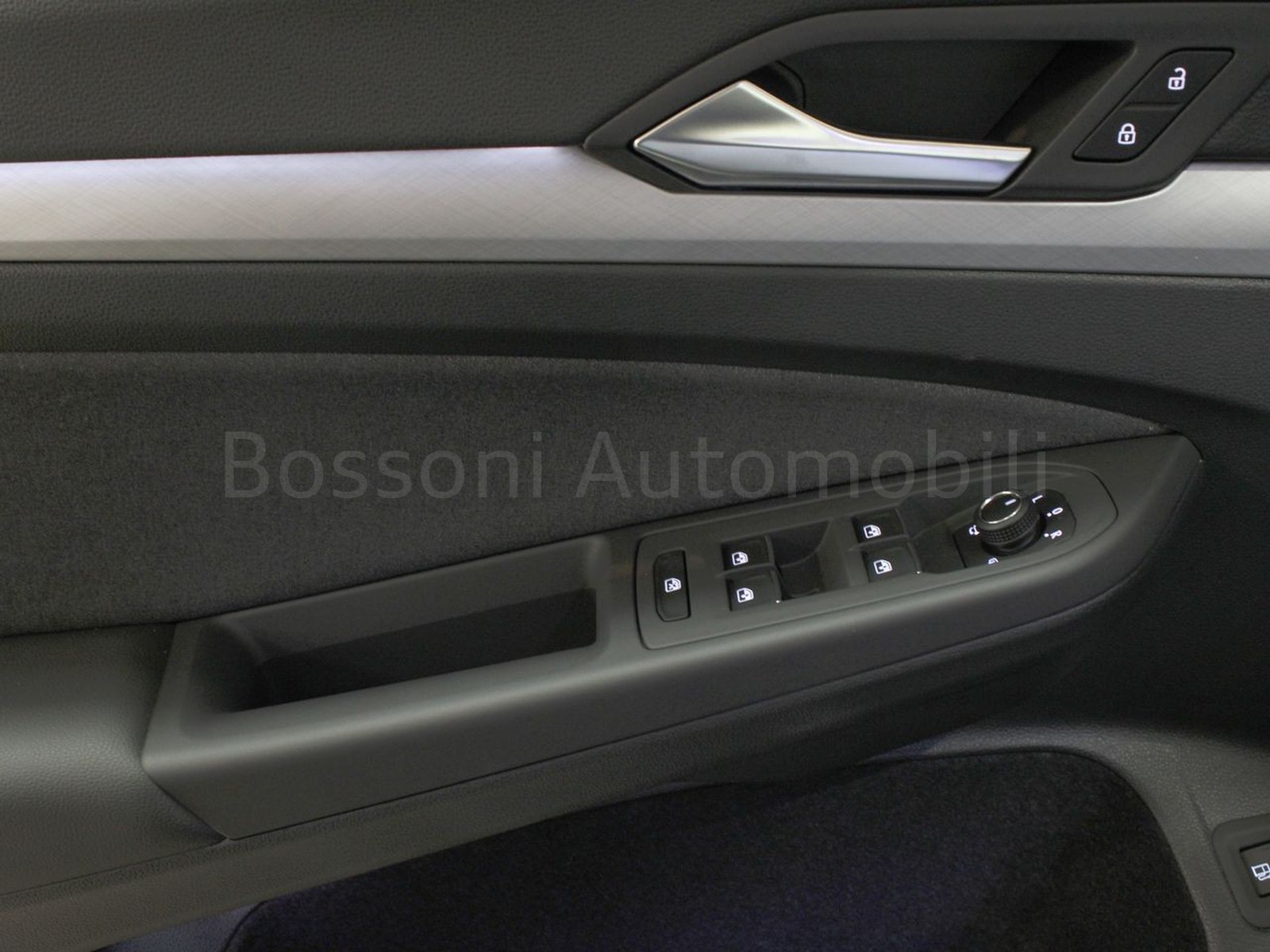 17 - Volkswagen Golf 1.5 tsi ehybrid 204cv edition plus dsg