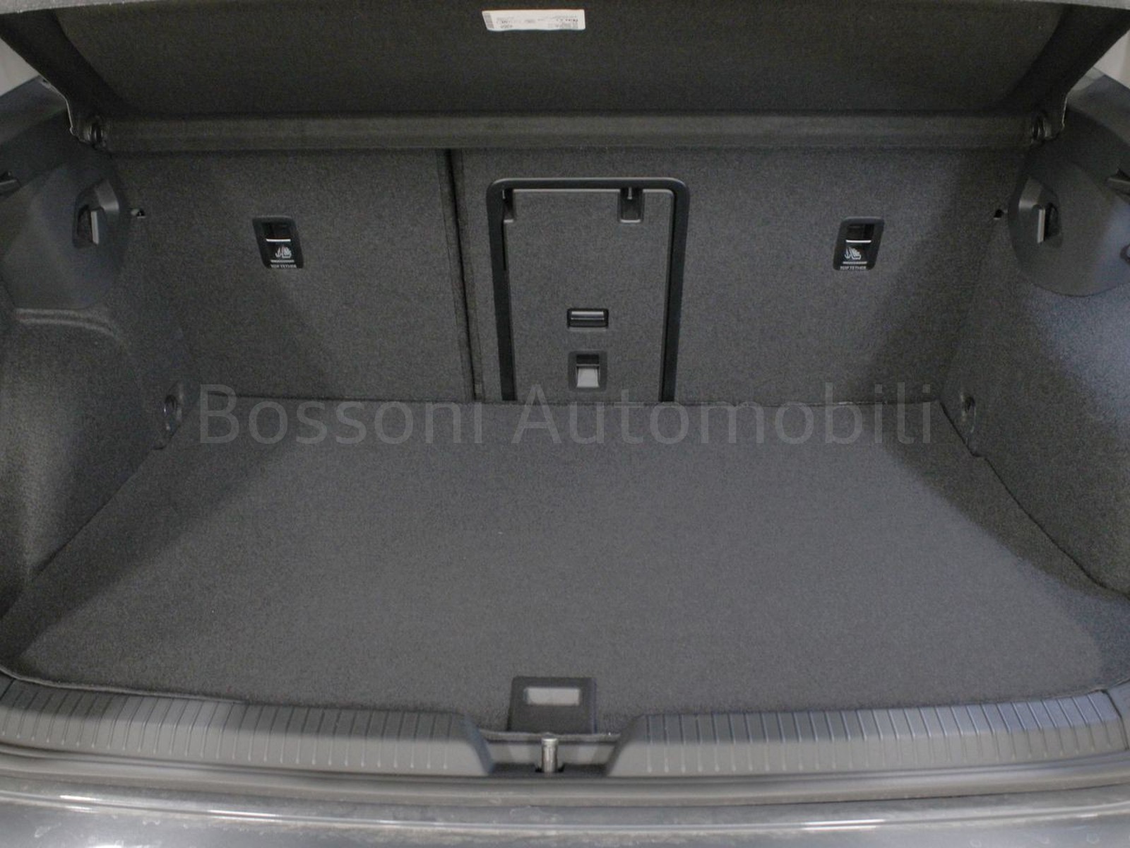 10 - Volkswagen Golf 1.5 tsi ehybrid 204cv edition plus dsg