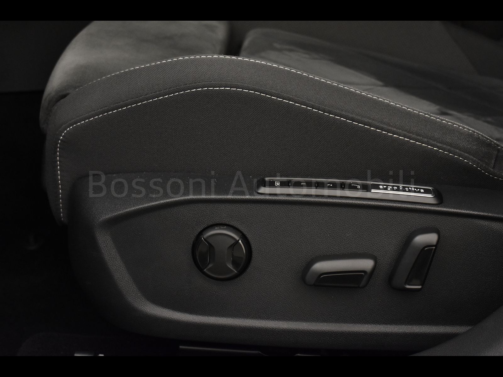 16 - Volkswagen Golf 2.0 tdi scr 115cv style