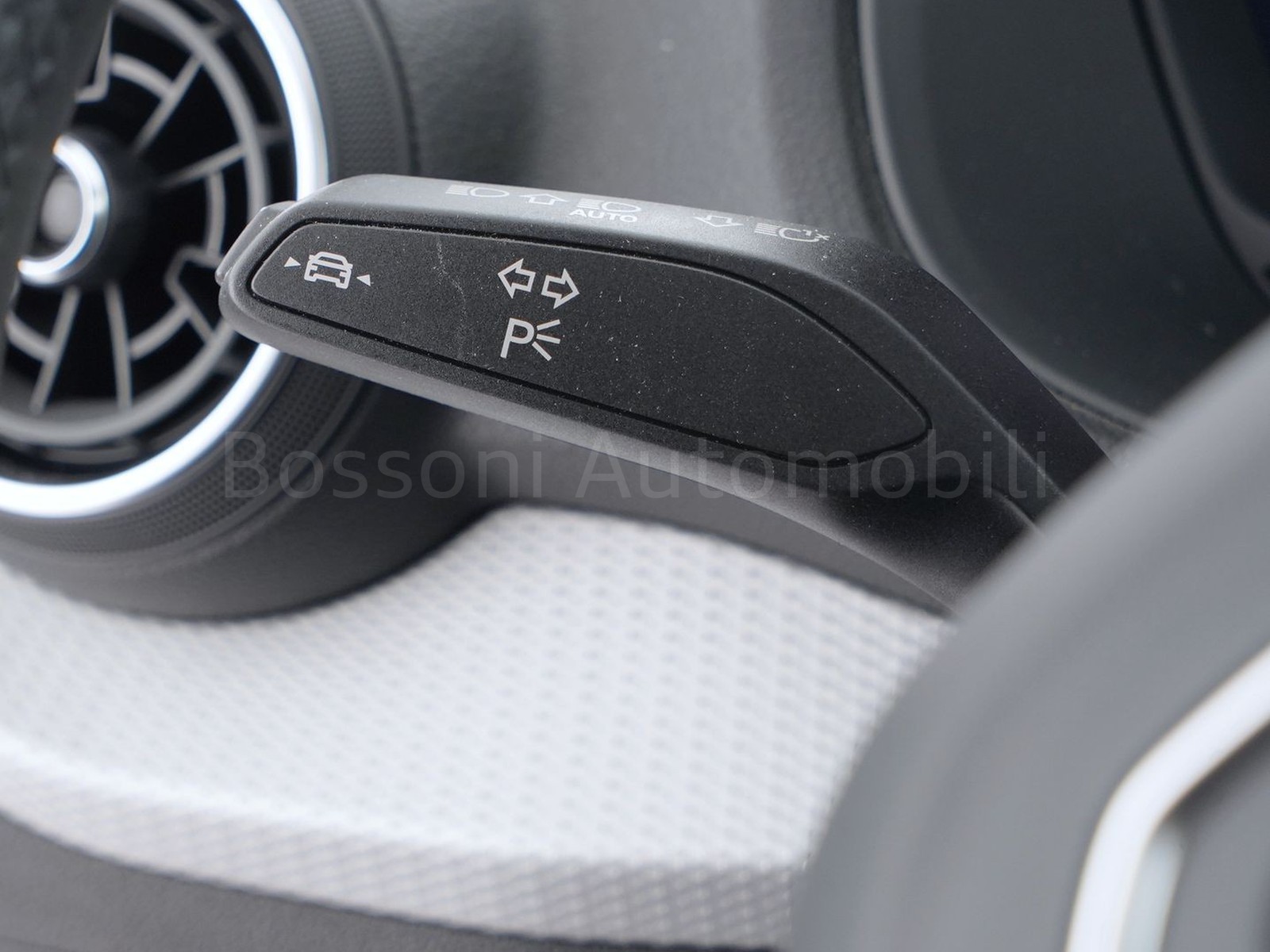 27 - Audi Q2 30 2.0 tdi s line edition s tronic