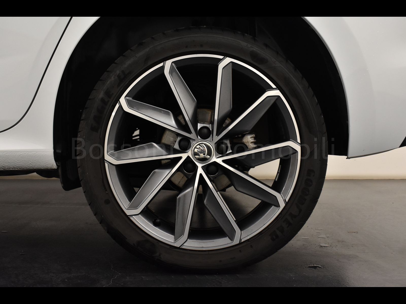 12 - Skoda Kamiq 1.0 tsi 110cv dark shade