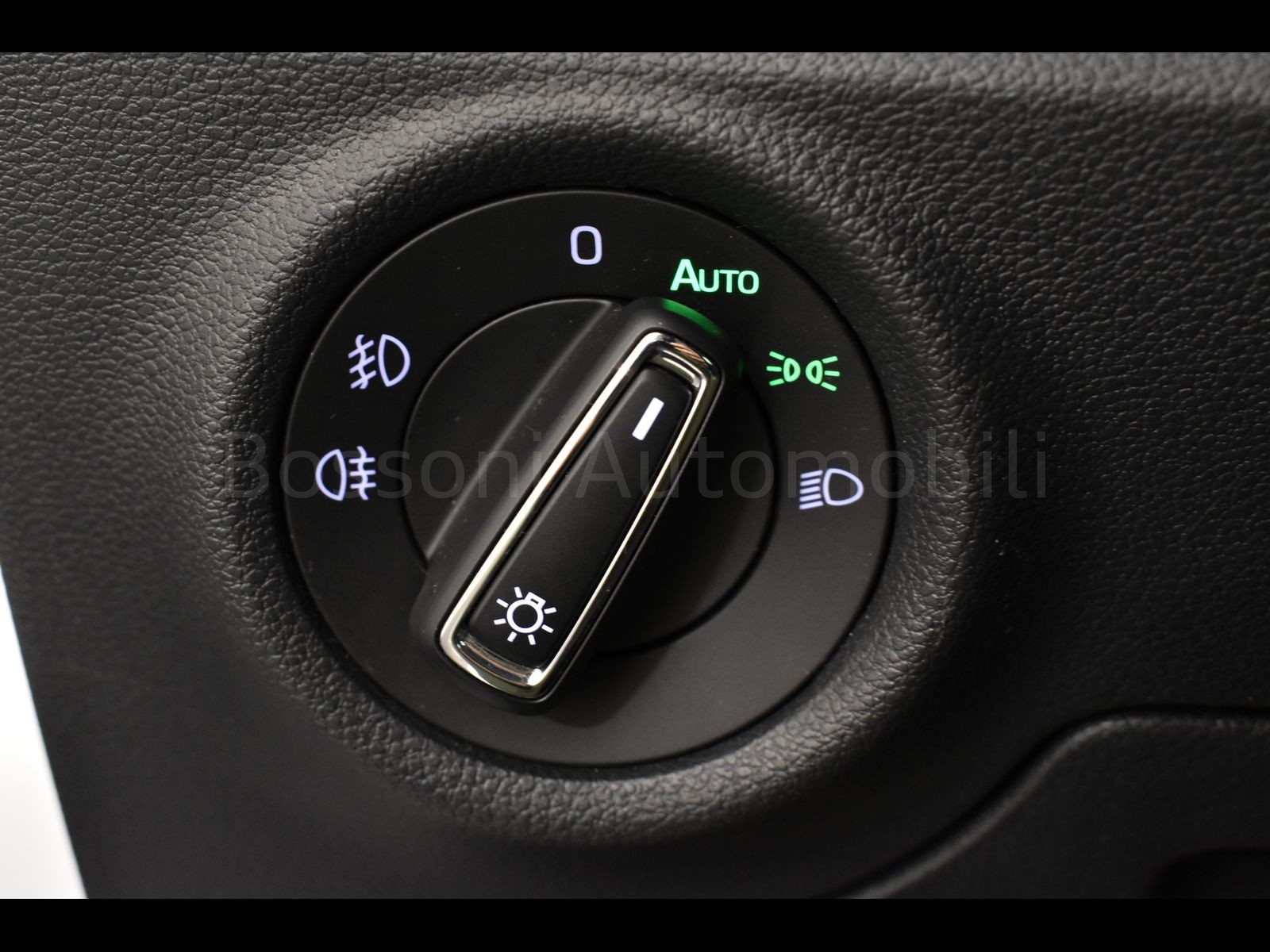 17 - Skoda Kamiq 1.0 tsi 110cv dark shade