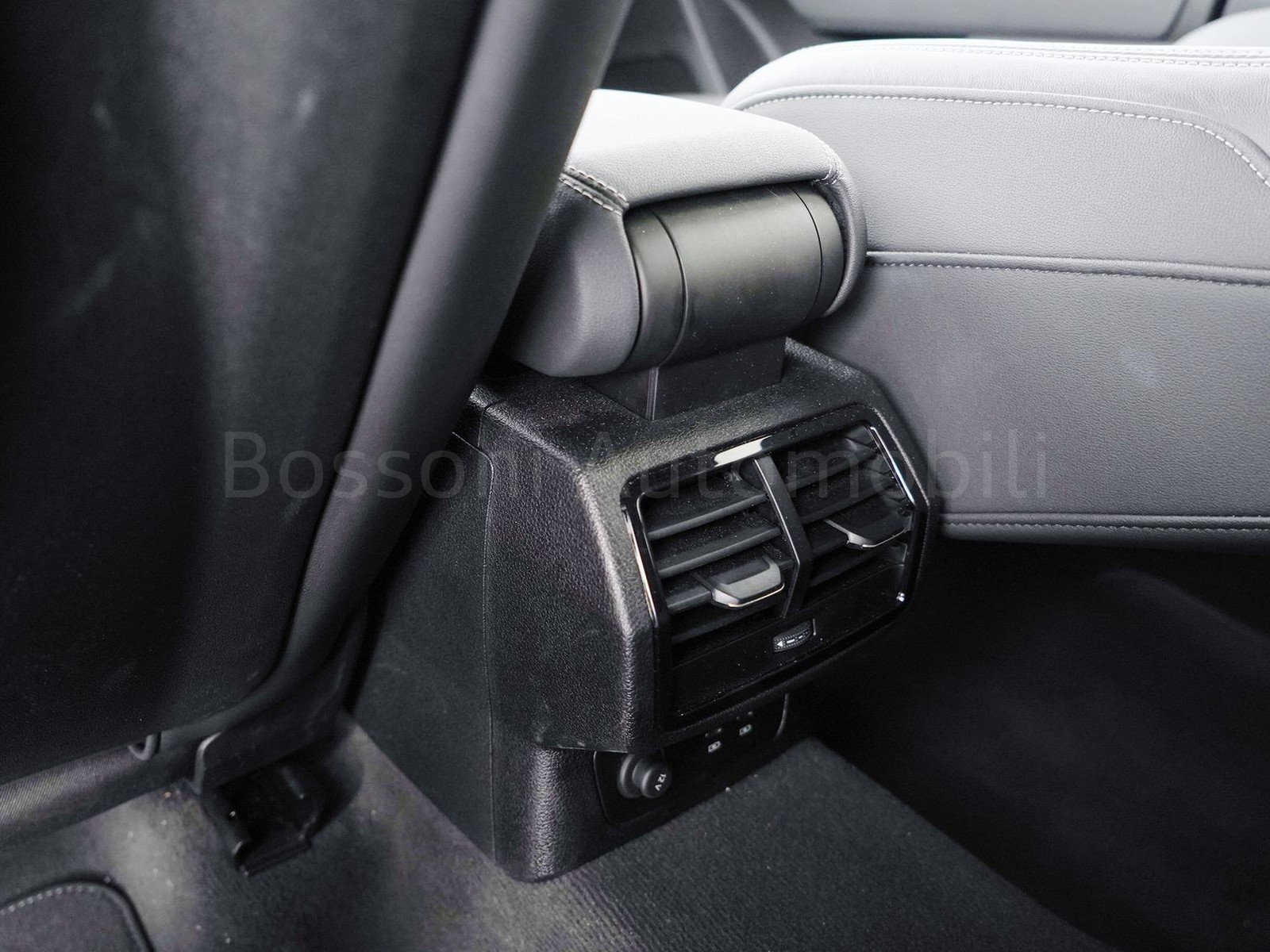 27 - Audi Q3 35 2.0 tdi s line edition s tronic