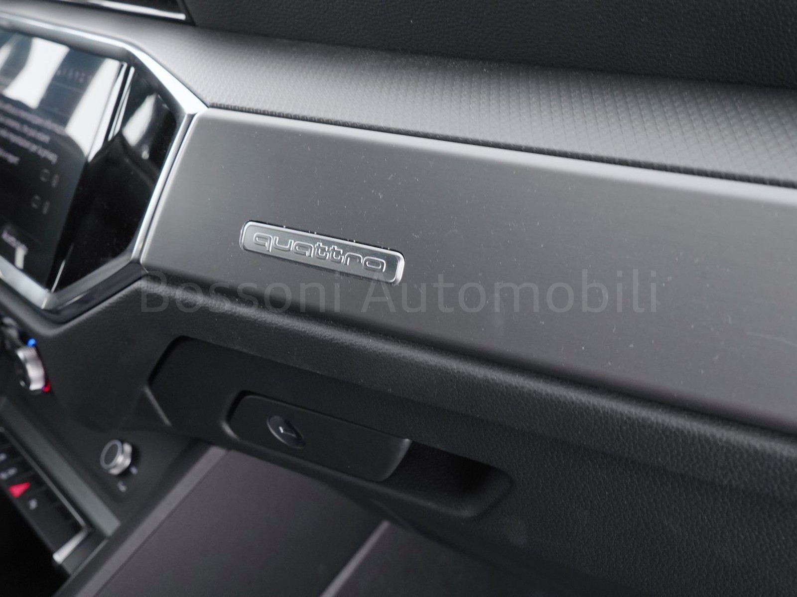 18 - Audi Q3 sportback 40 2.0 tdi 193cv s line edition quattro s tronic