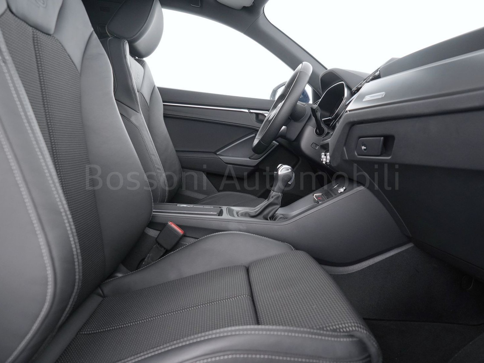 16 - Audi Q3 sportback 35 2.0 tdi s line edition s tronic