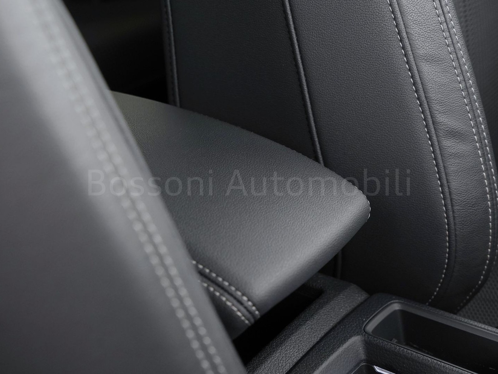 17 - Audi Q3 sportback 35 2.0 tdi s line edition s tronic