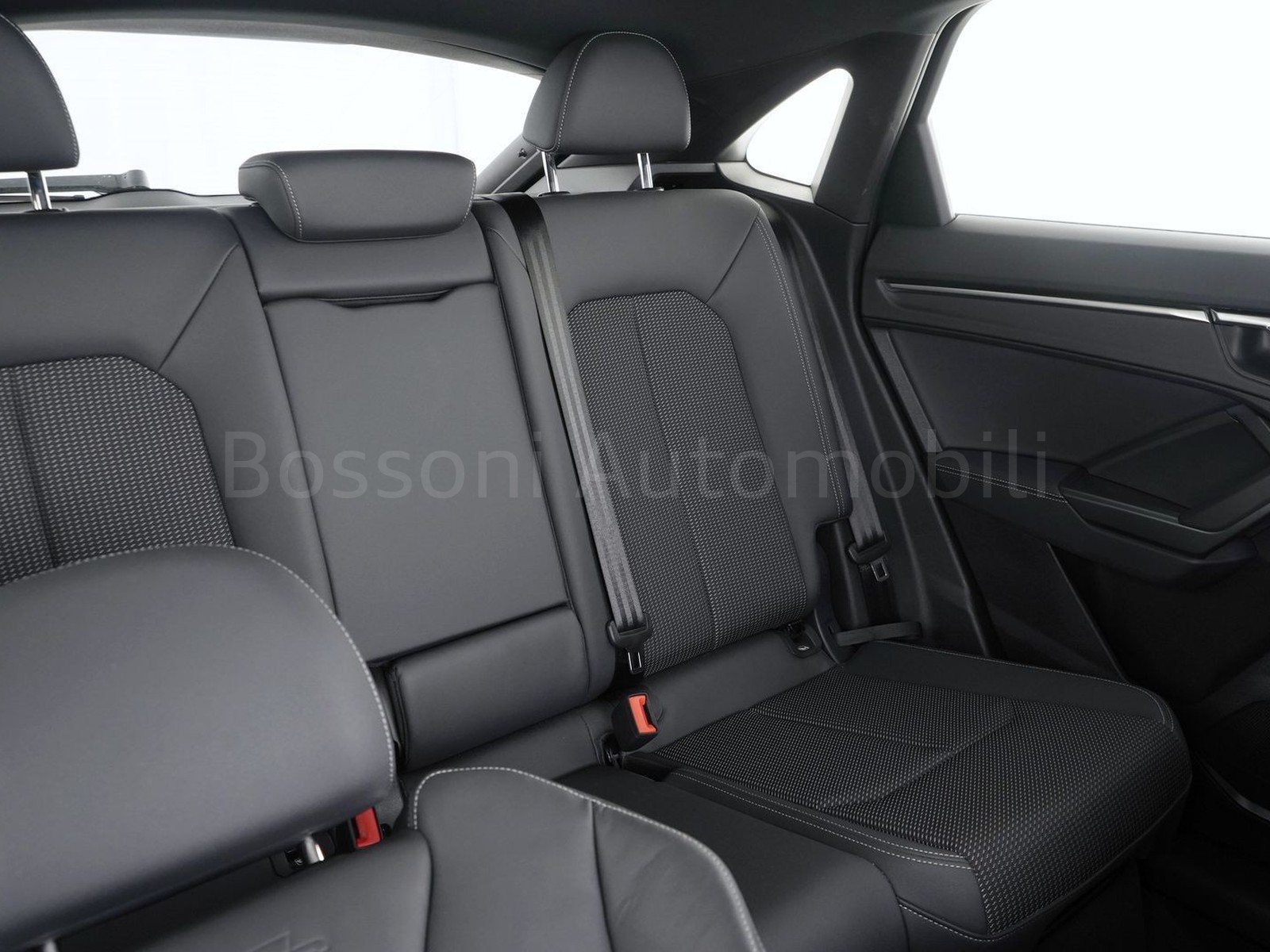 22 - Audi Q3 sportback 35 2.0 tdi s line edition s tronic