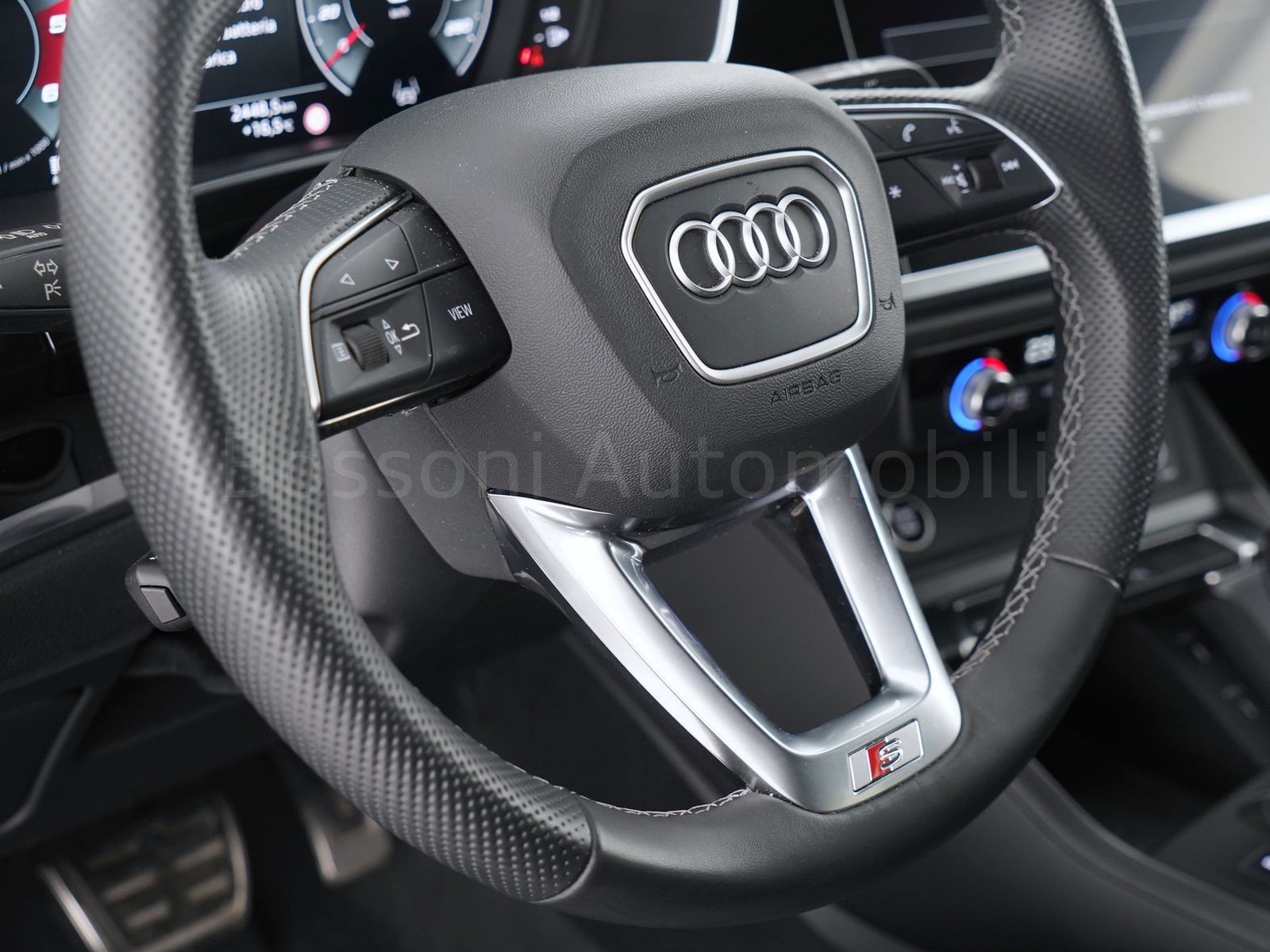 26 - Audi Q3 sportback 35 2.0 tdi s line edition s tronic