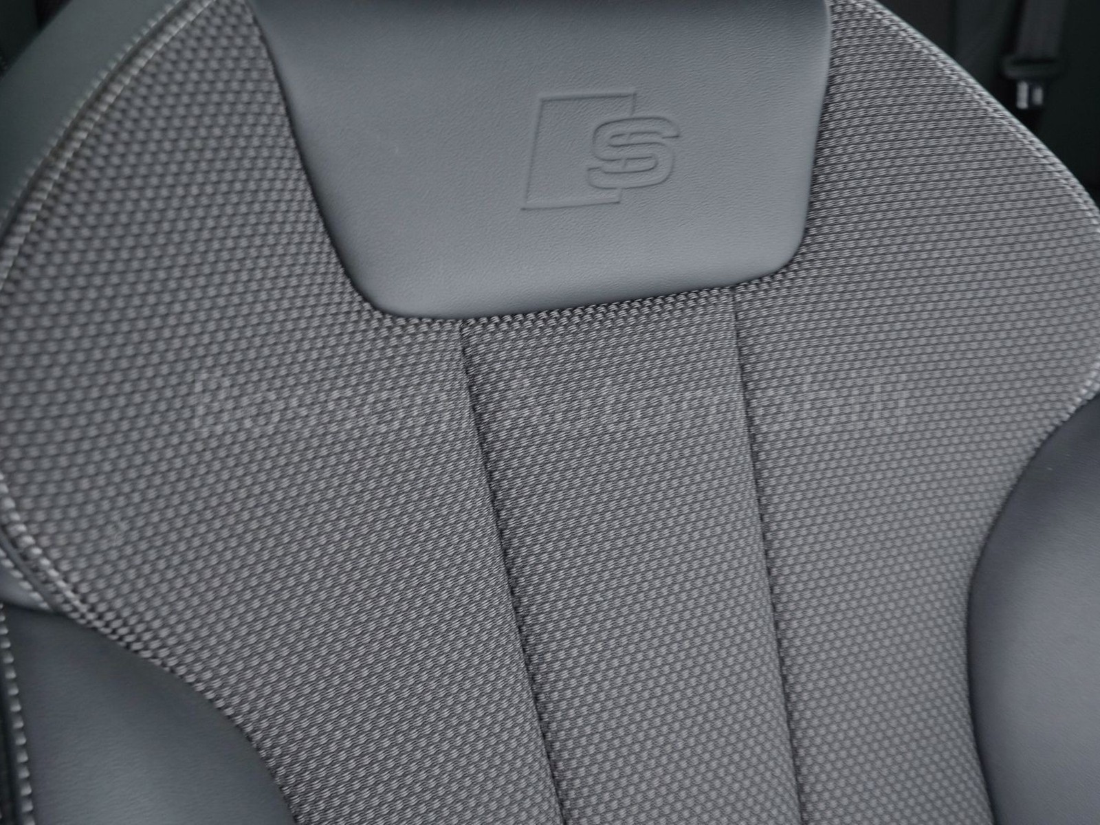 20 - Audi A4 avant 40 2.0 tdi mhev 204cv s line edition quattro s tronic