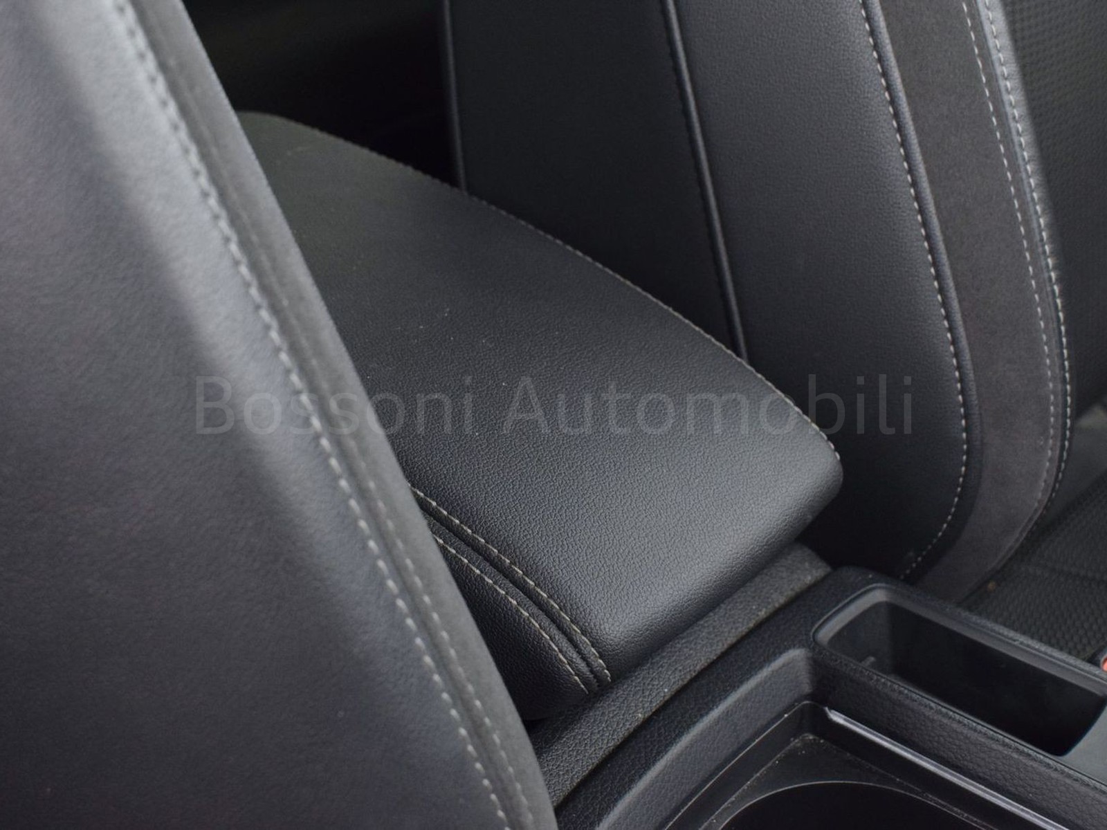 17 - Audi Q3 sportback 35 2.0 tdi s line edition s tronic