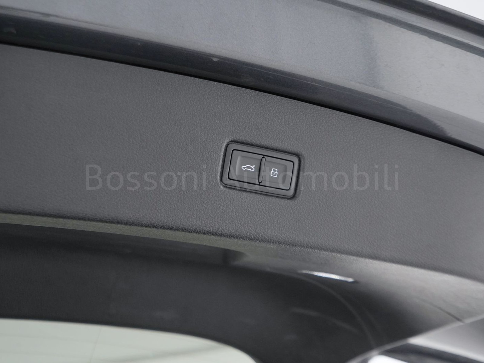 38 - Audi Q5 sportback 40 2.0 tdi mhev 12v s line quattro s tronic