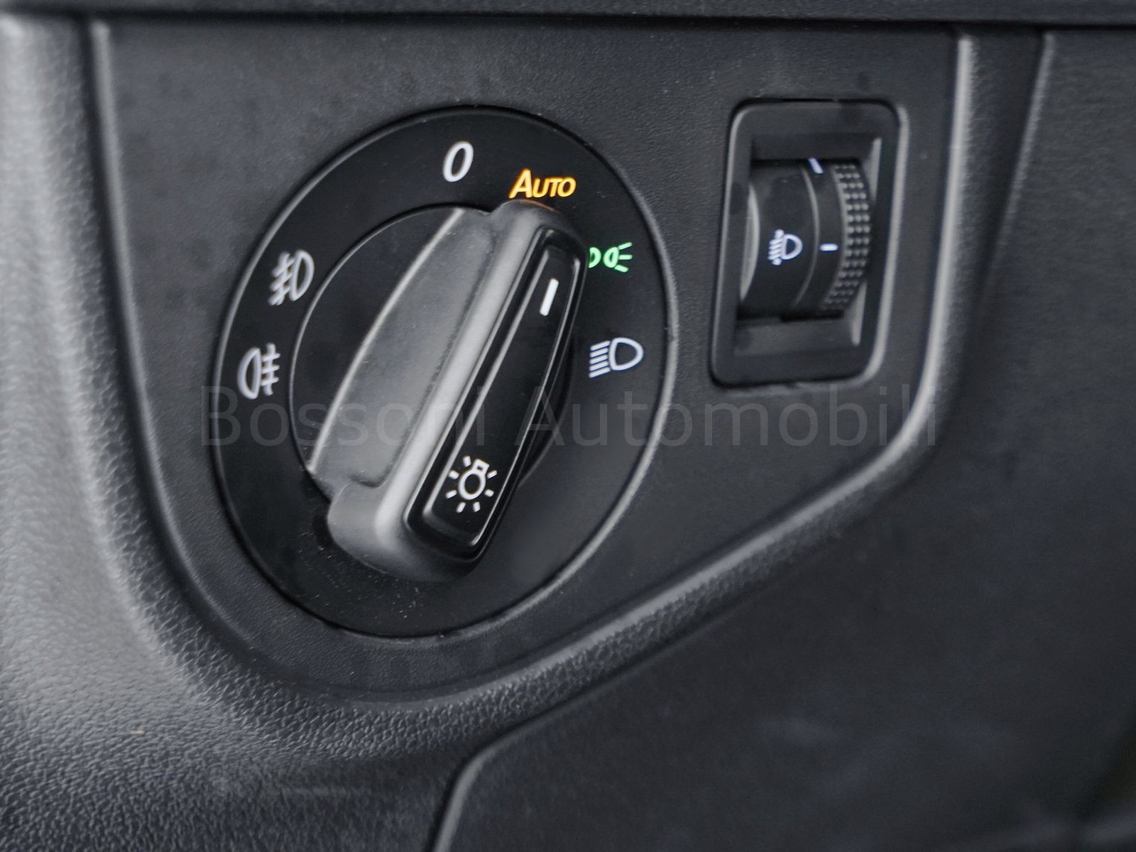 16 - Volkswagen Taigo 1.0 tsi 110cv r-line