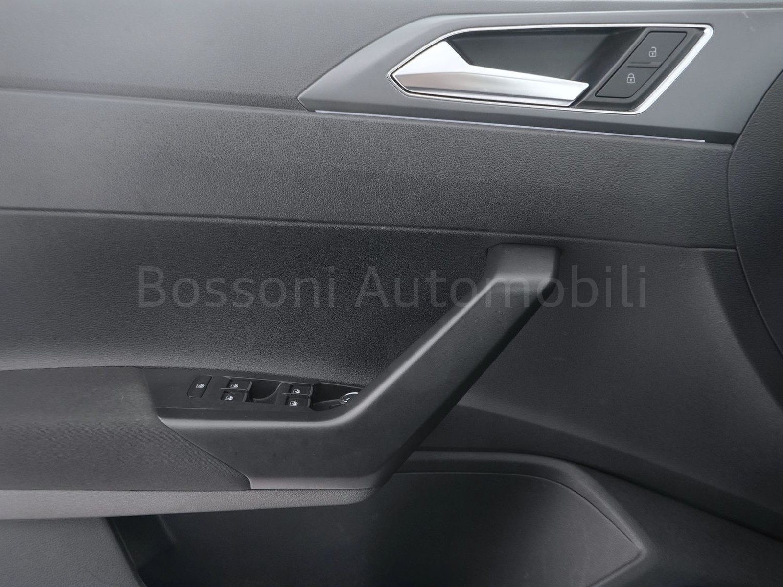 17 - Volkswagen Taigo 1.0 tsi 110cv r-line