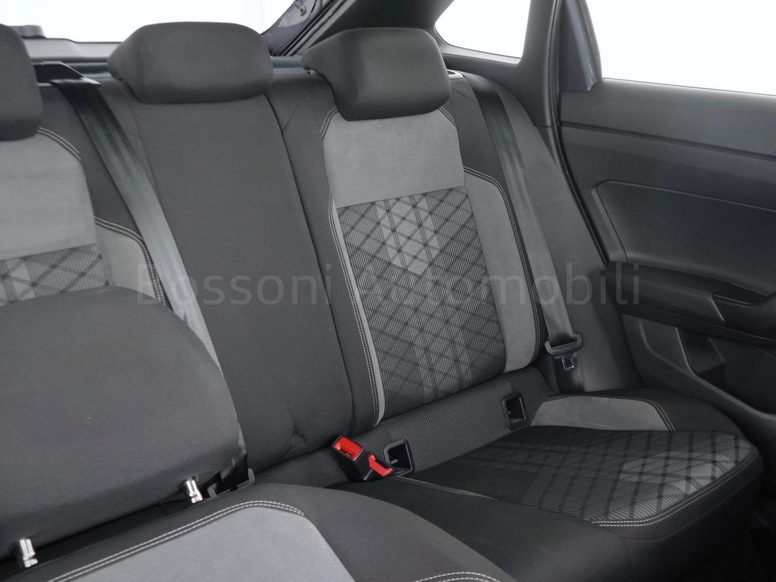 23 - Volkswagen Taigo 1.0 tsi 110cv r-line