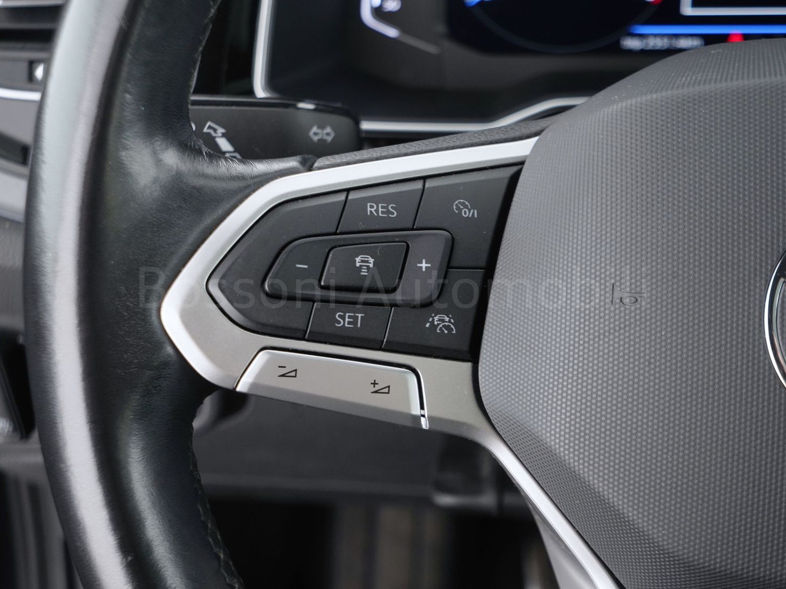 26 - Volkswagen Taigo 1.0 tsi 110cv r-line