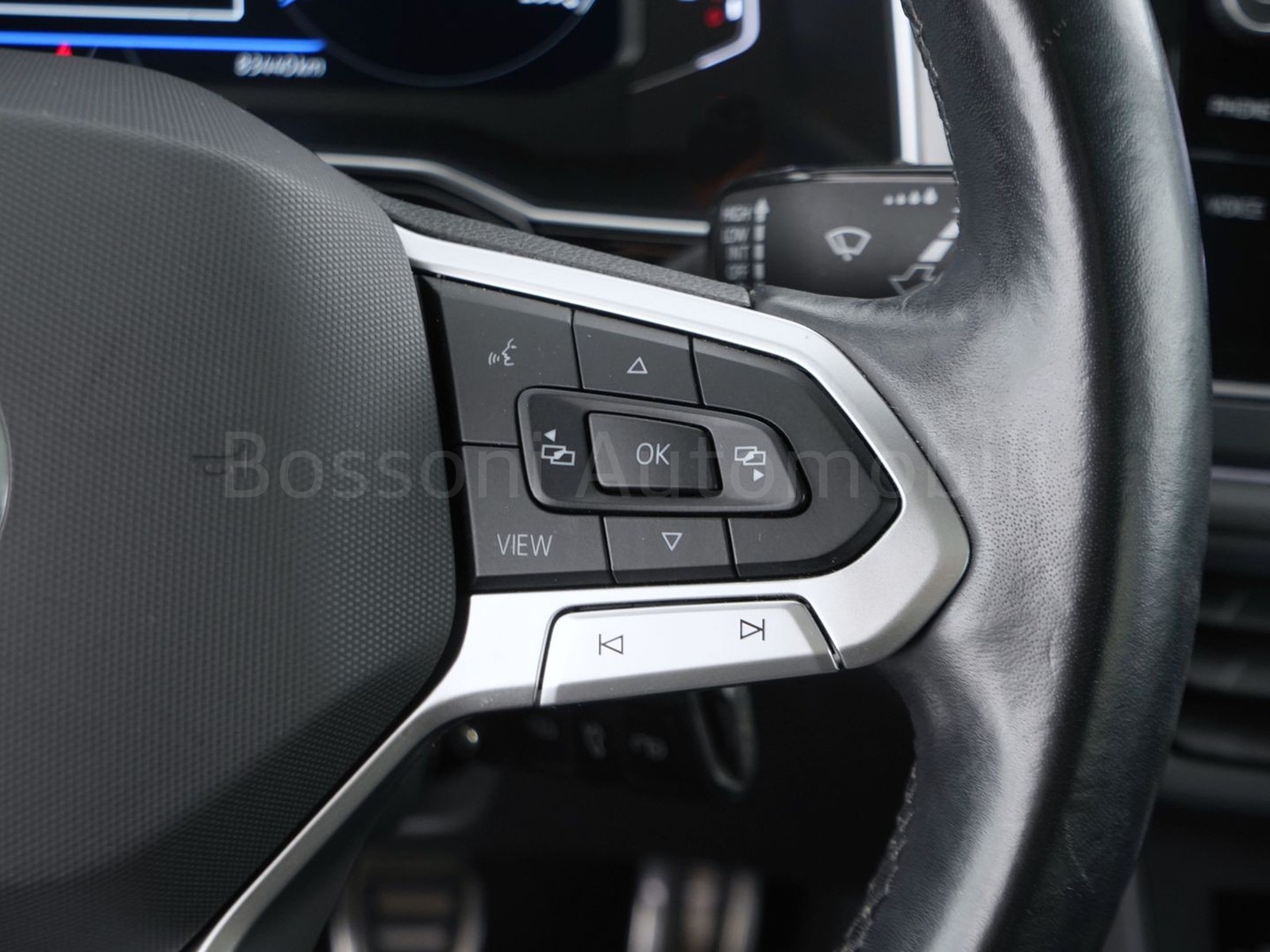 27 - Volkswagen Taigo 1.0 tsi 110cv r-line